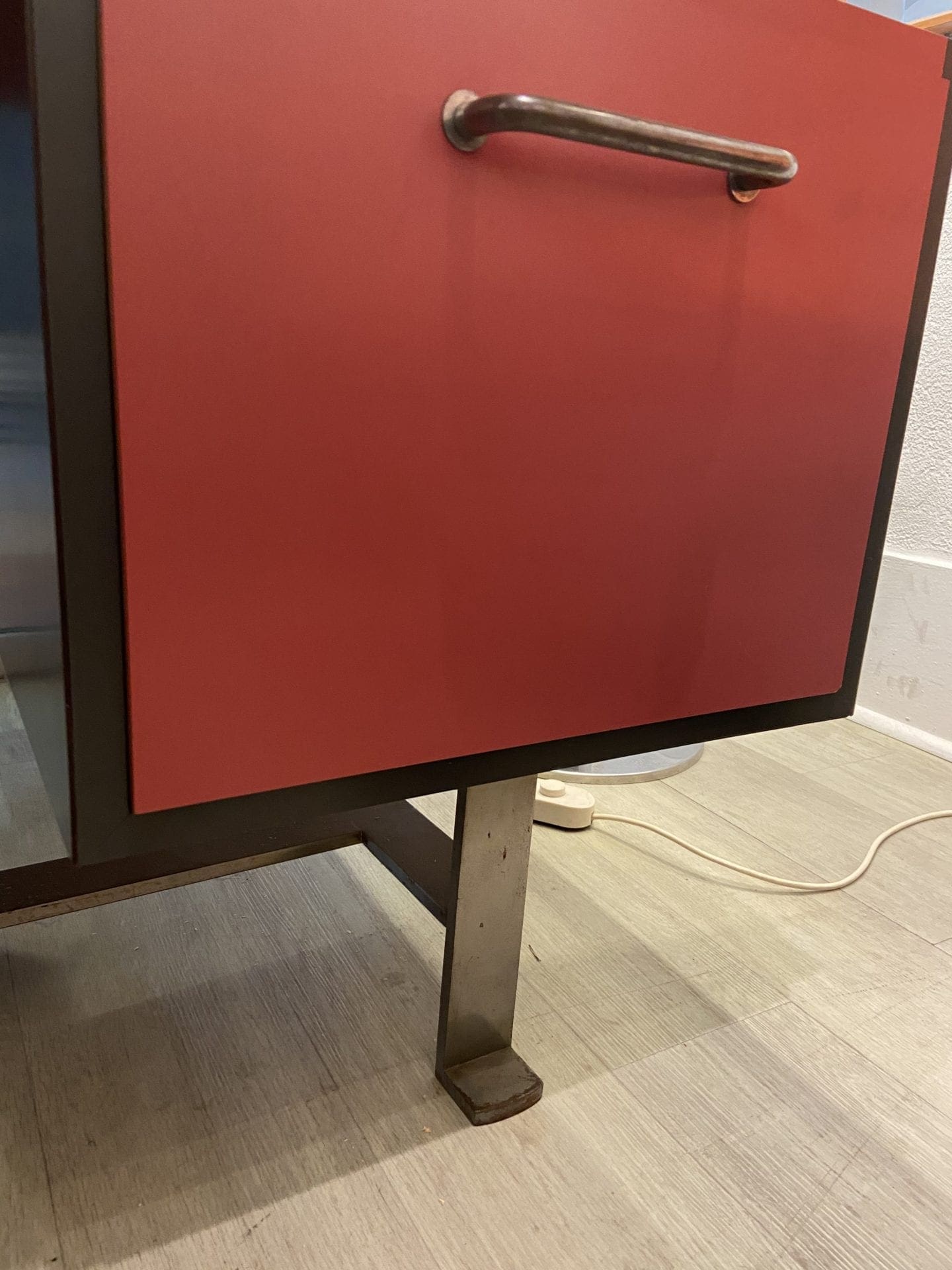 Bureau Vintage en Stratifié Rouge et Gris par Suzanne Guiguichon, Circa 1962