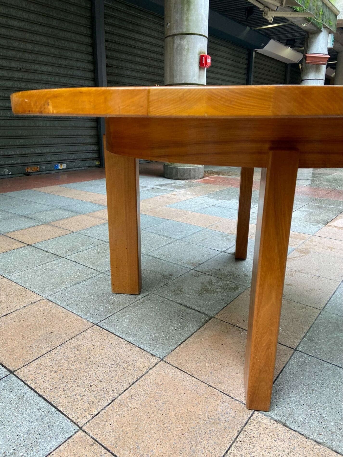 Table à Manger Maison Regain – Orme Massif (1972)