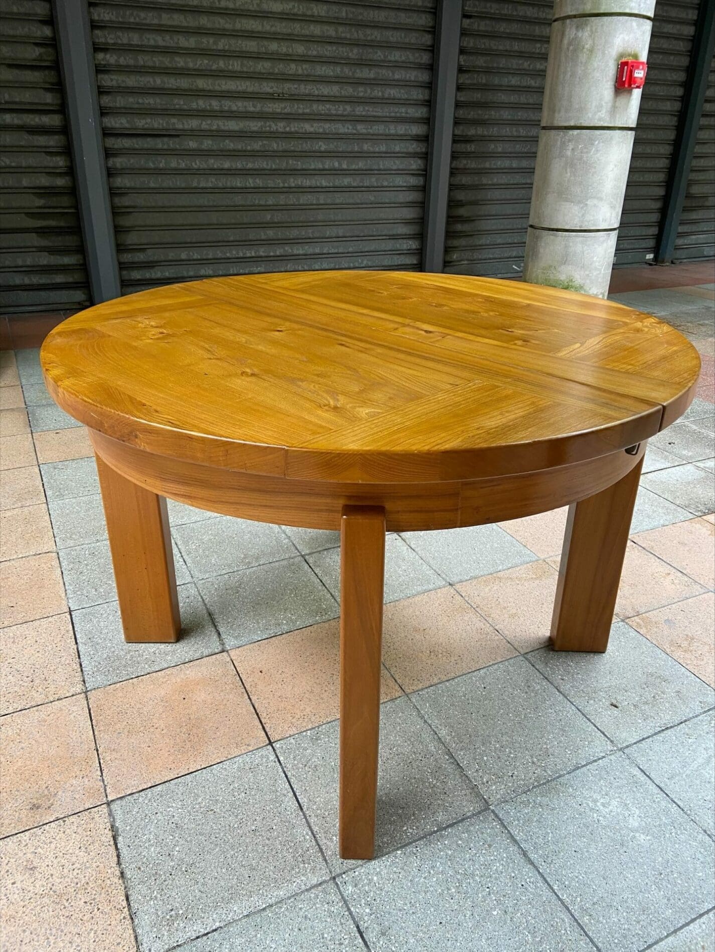Table à Manger Maison Regain – Orme Massif (1972)