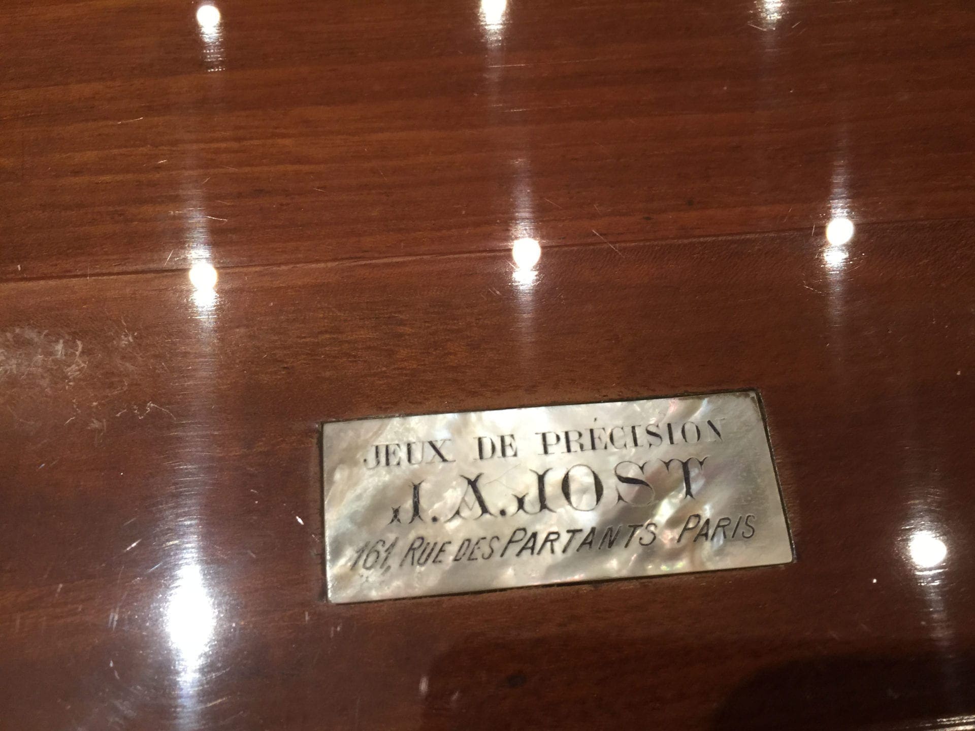 Table de Casino – Table de Jeu de Boule en Noyer massif restaurée avec soin  à vendre