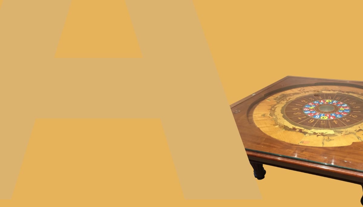 Table de Jeux à vendre sur The Auctionlab ban caté letter