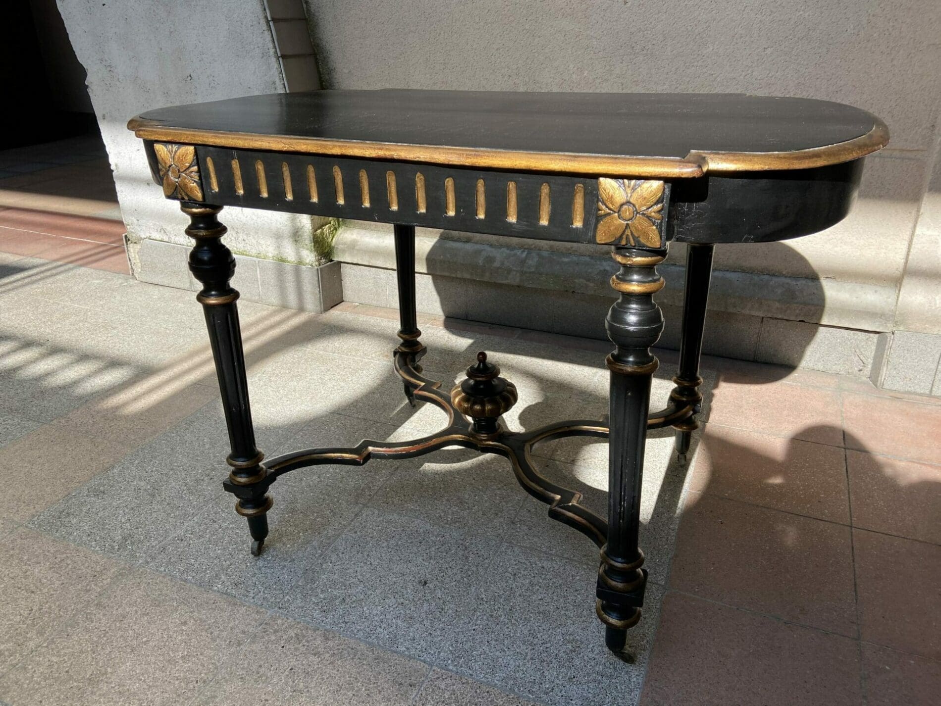 Center table / wooden console | The AuctionLab