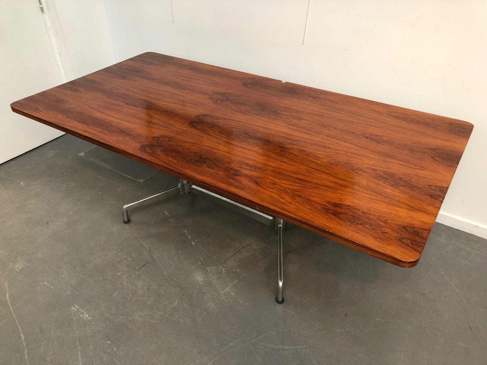 Table de salle à manger – Charles Eames