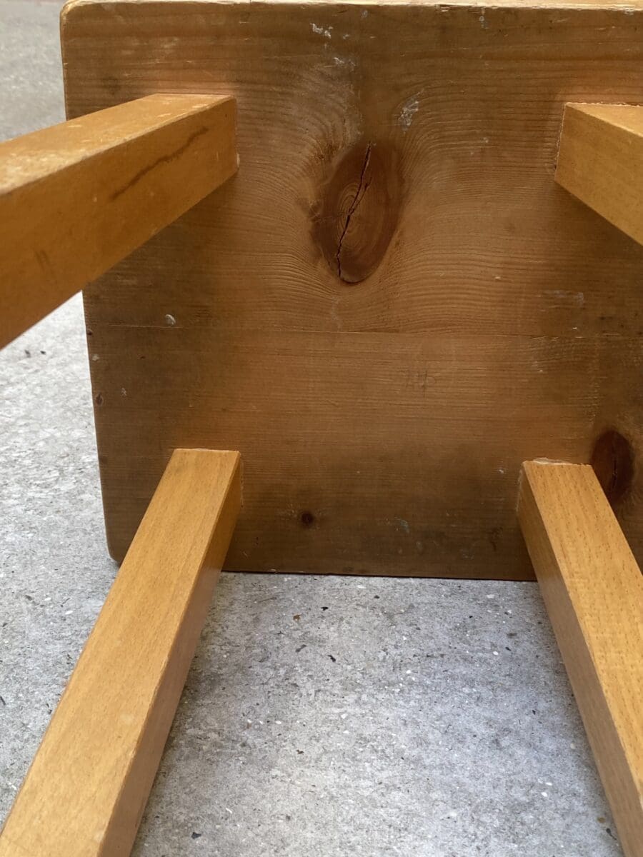 Tabouret Charlotte Perriand – Pin, années 1960