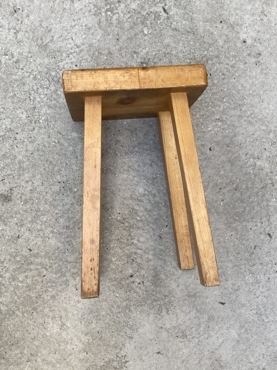Tabouret Charlotte Perriand – Pin, années 1960