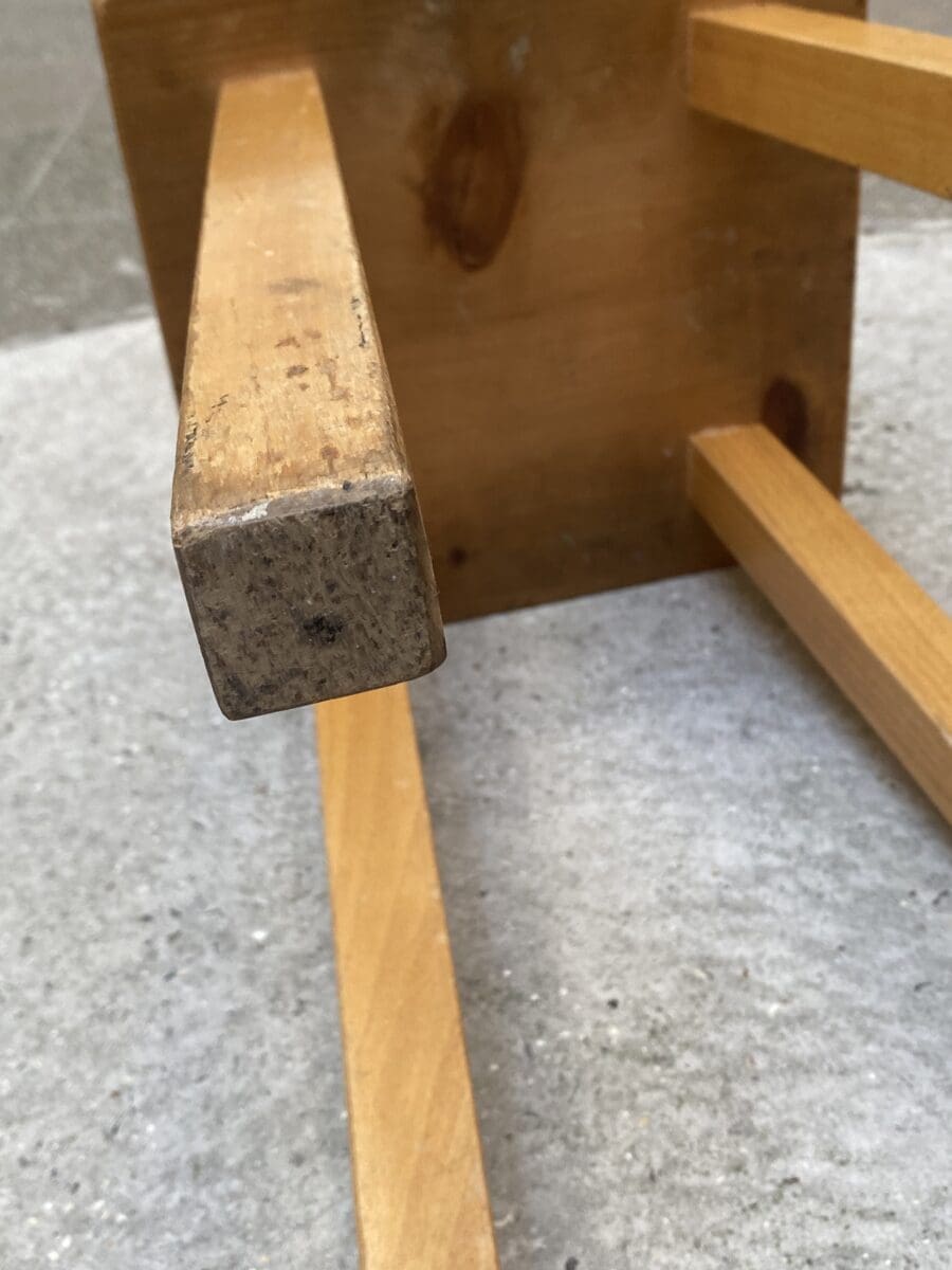 Tabouret Charlotte Perriand – Pin, années 1960