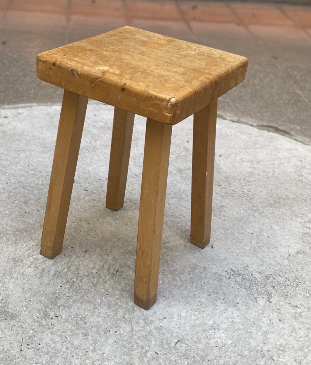 Tabouret Charlotte Perriand – Pin, années 1960