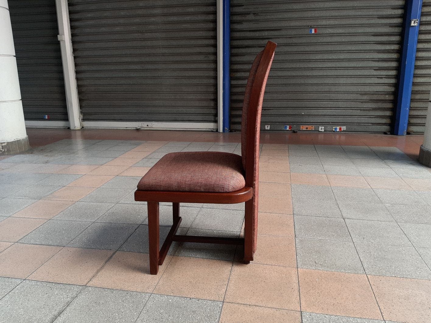 Frank Lloyd Wright – Suite de quatre chaises – circa 1960
