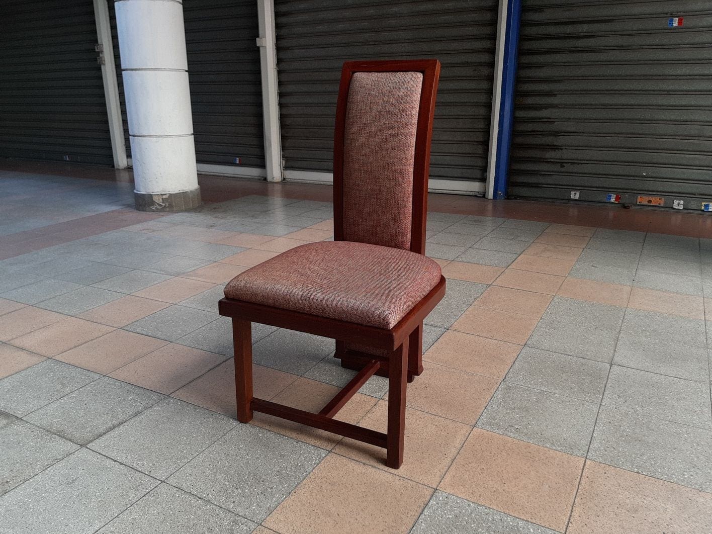 Frank Lloyd Wright – Suite de quatre chaises – circa 1960