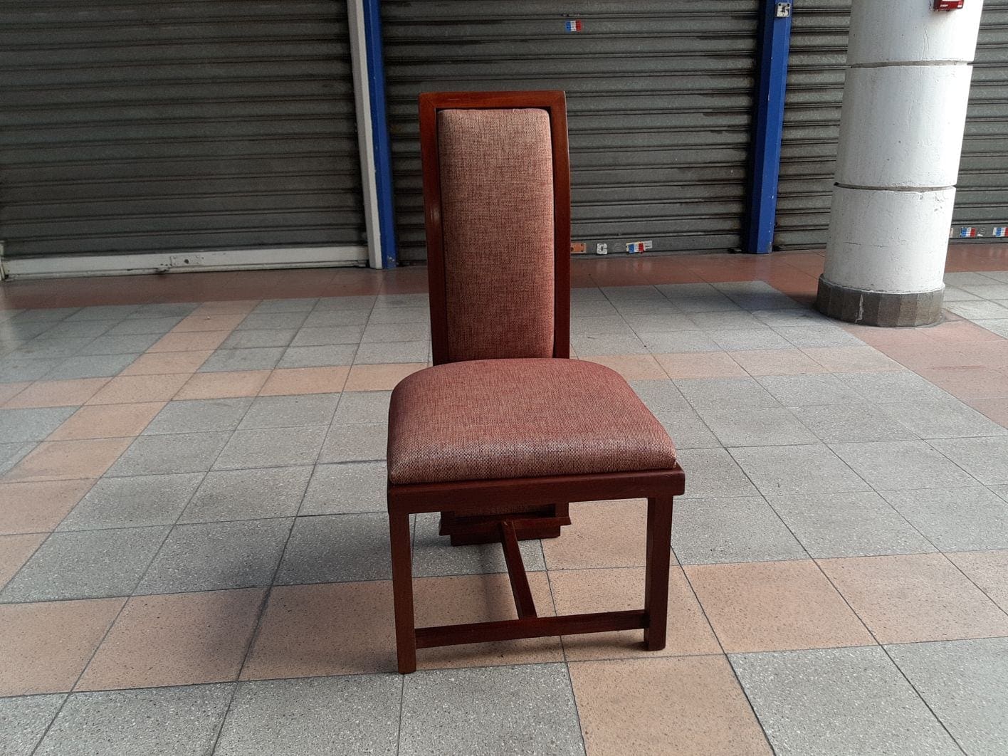 Frank Lloyd Wright – Suite de quatre chaises – circa 1960