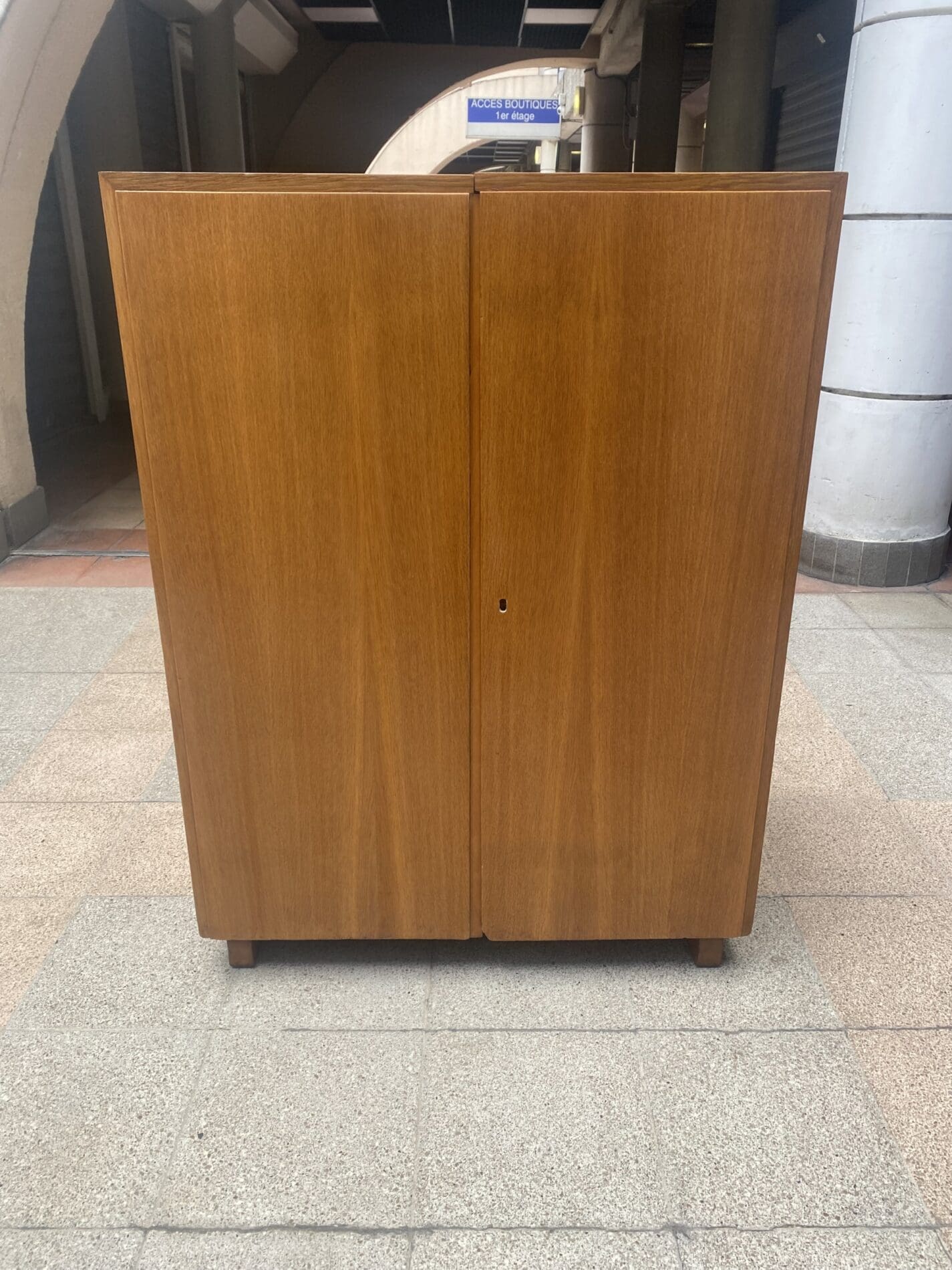 Mummenthaler & Meier, bureau Magic Box en placage d&rsquo;acajou