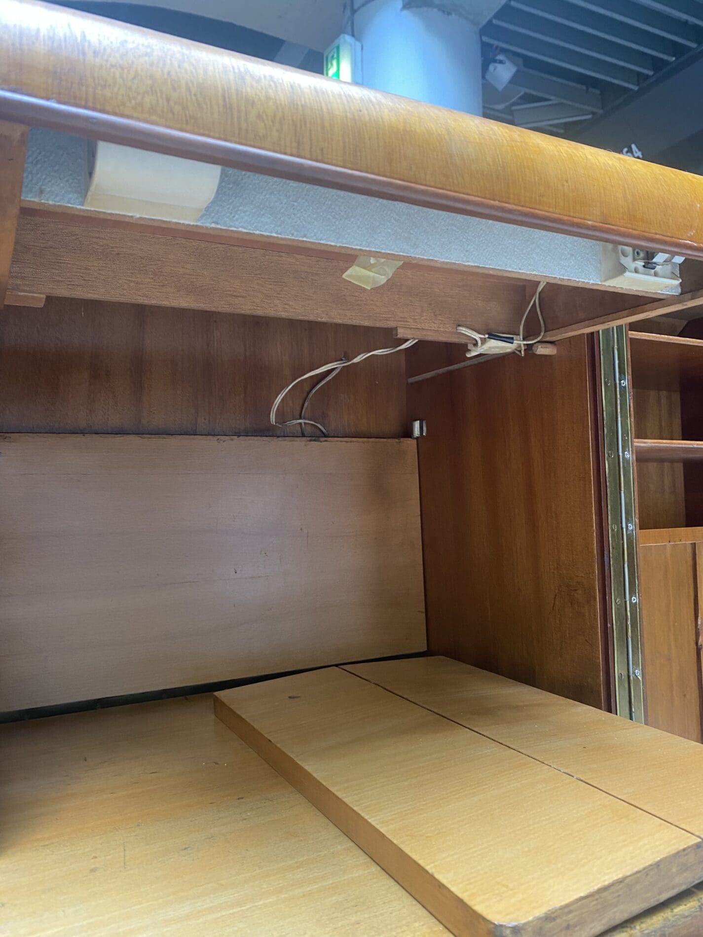 Mummenthaler & Meier, bureau Magic Box en placage d&rsquo;acajou