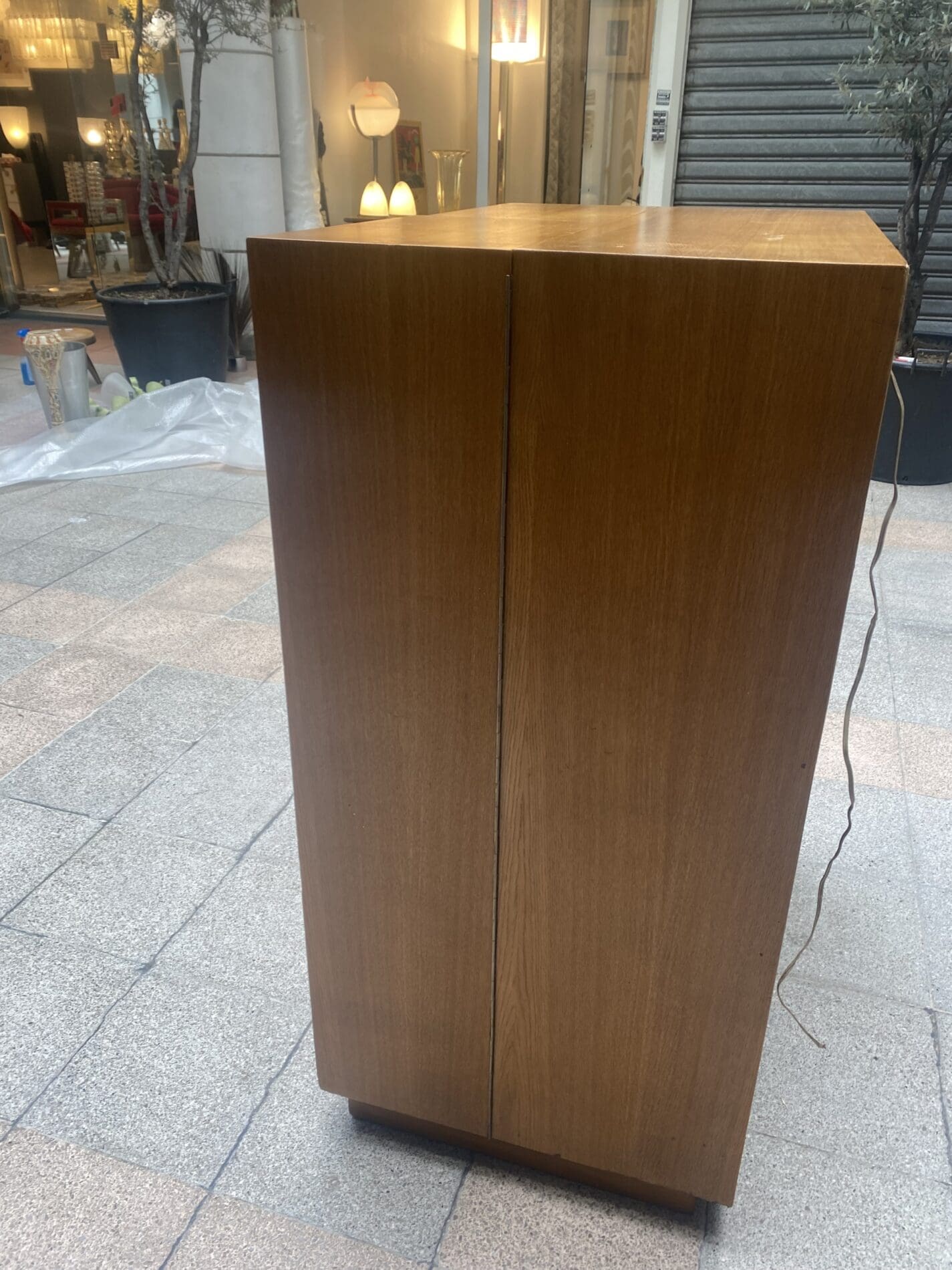 Mummenthaler & Meier, bureau Magic Box en placage d&rsquo;acajou