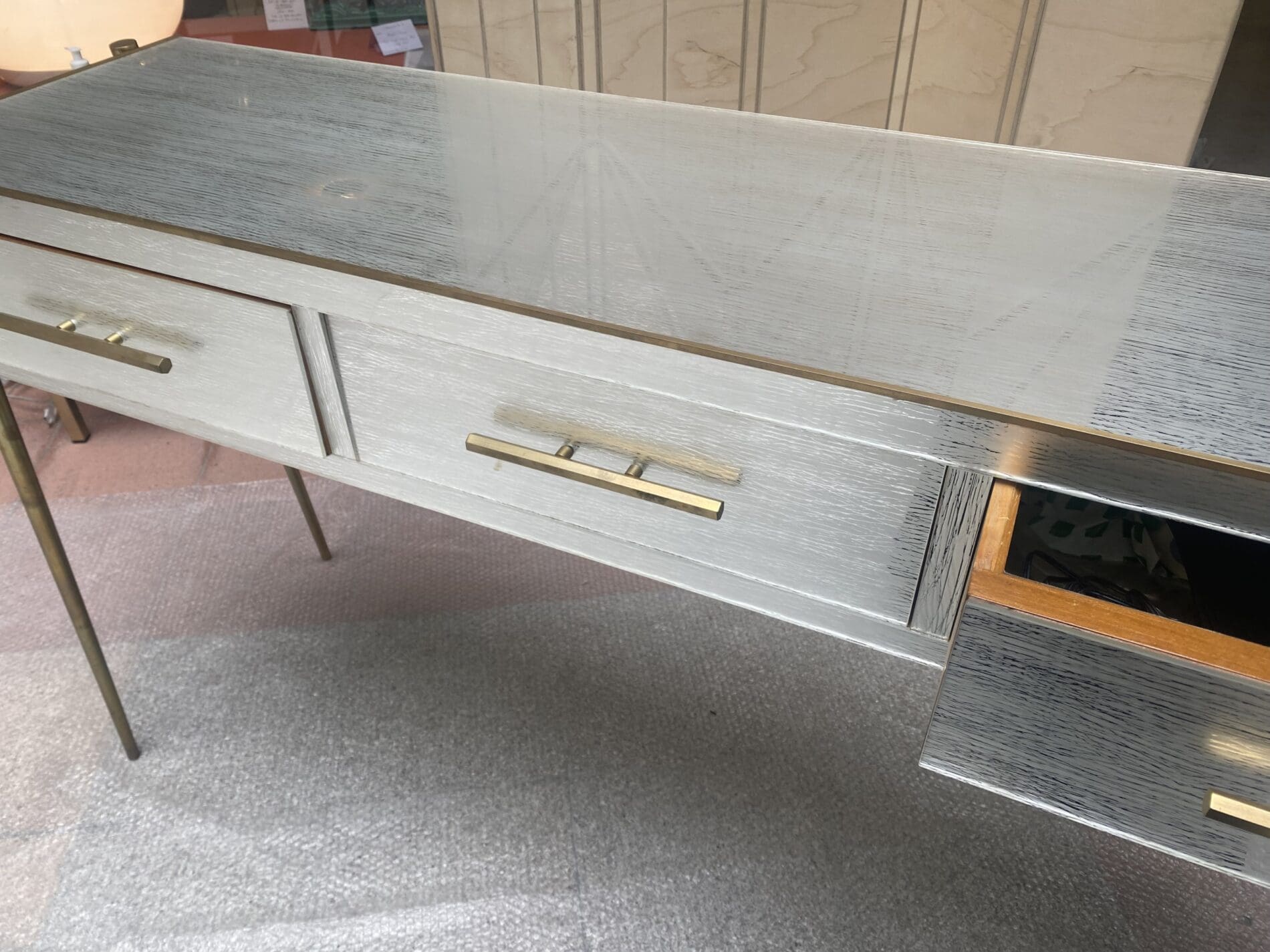 Console Vintage 1970 – Résine et Laiton