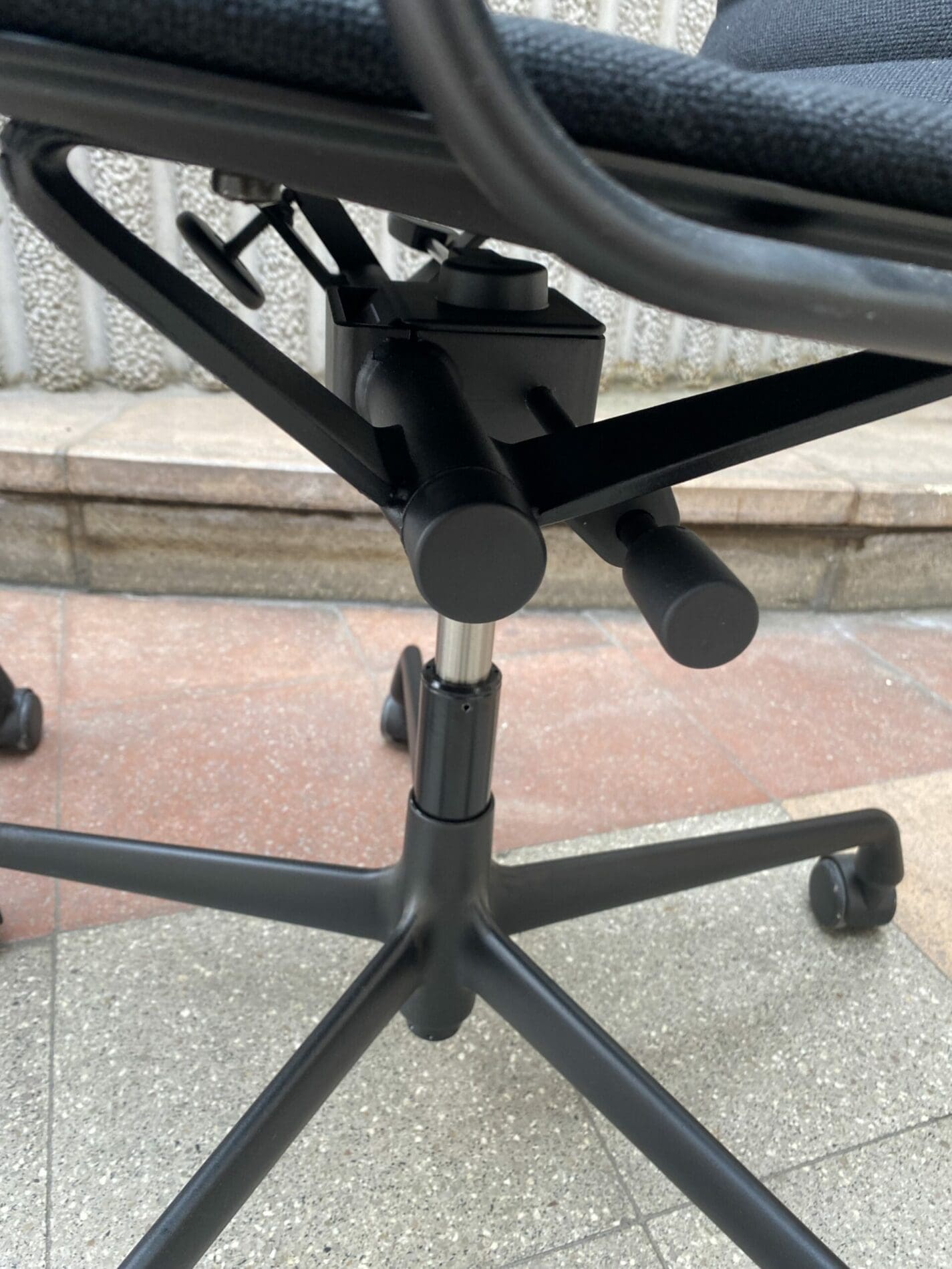 Fauteuils Aluminium Charles Eames EA118 – Confort et Design par Vitra