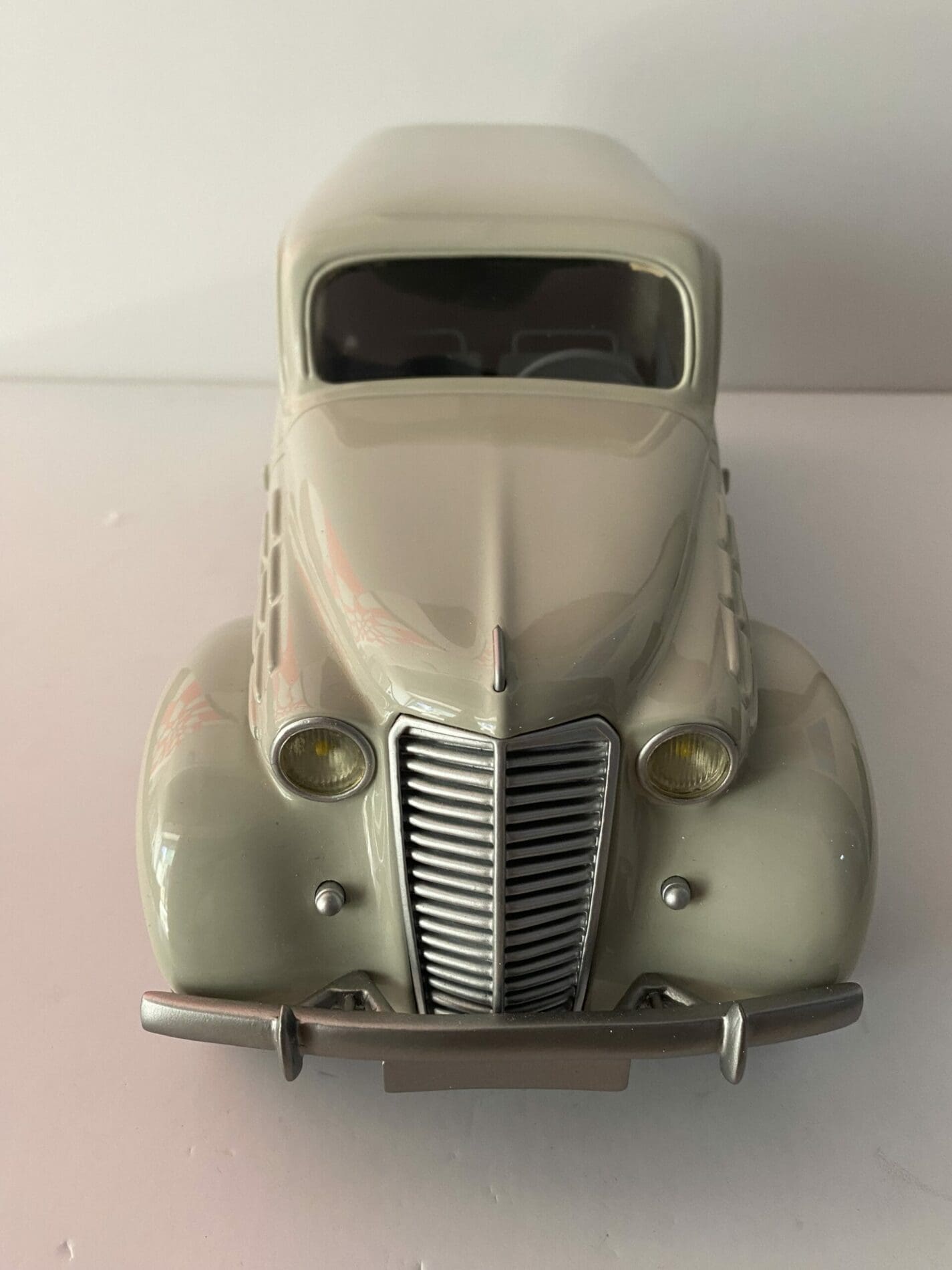 Figurine Camionnette Michel Aroutcheff – ARARG JUVA 4 Grise