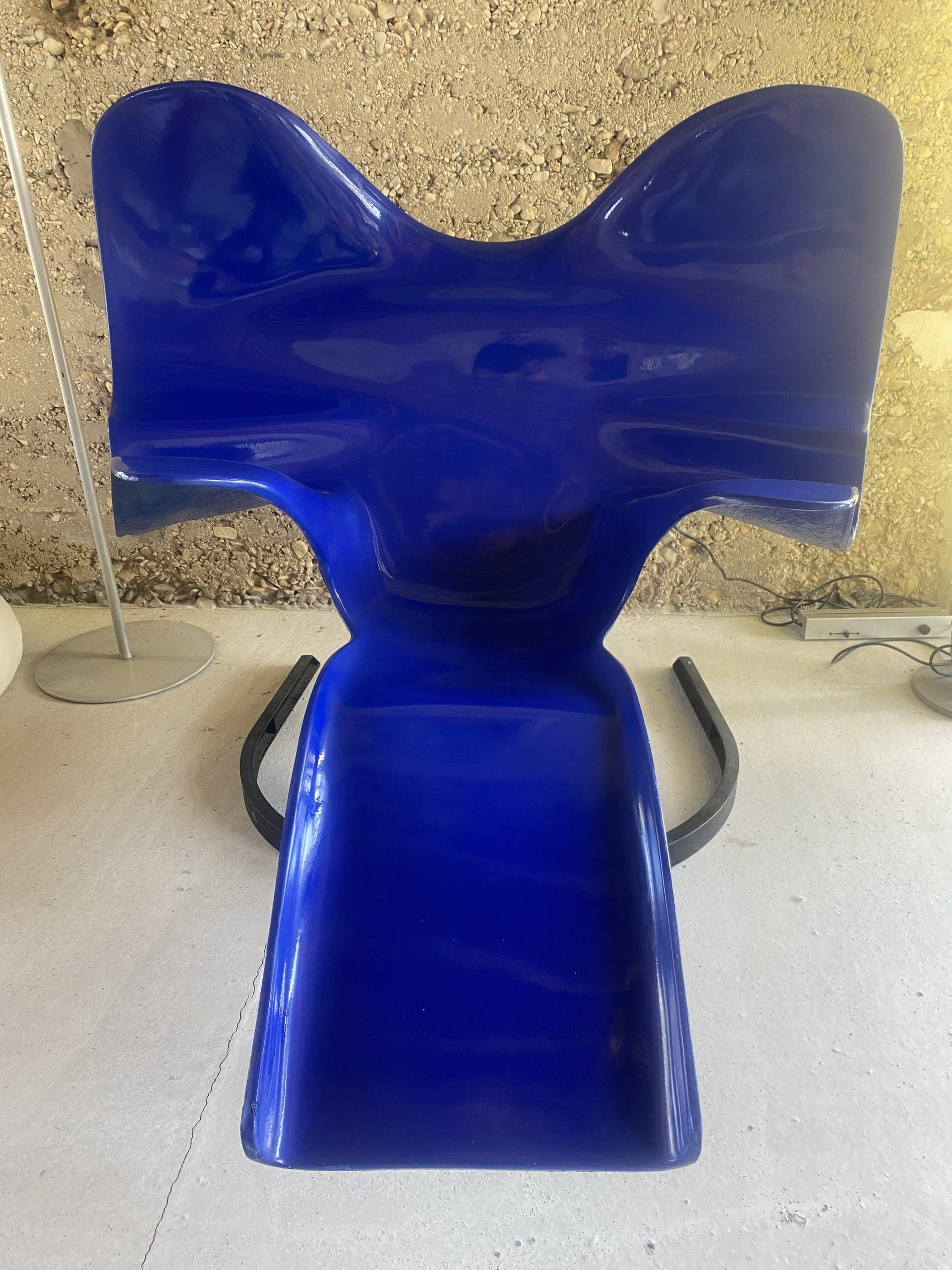 Bernard Rancillac — Fauteuil Éléphant, fibre de verre et fer forgé, bleu Klein