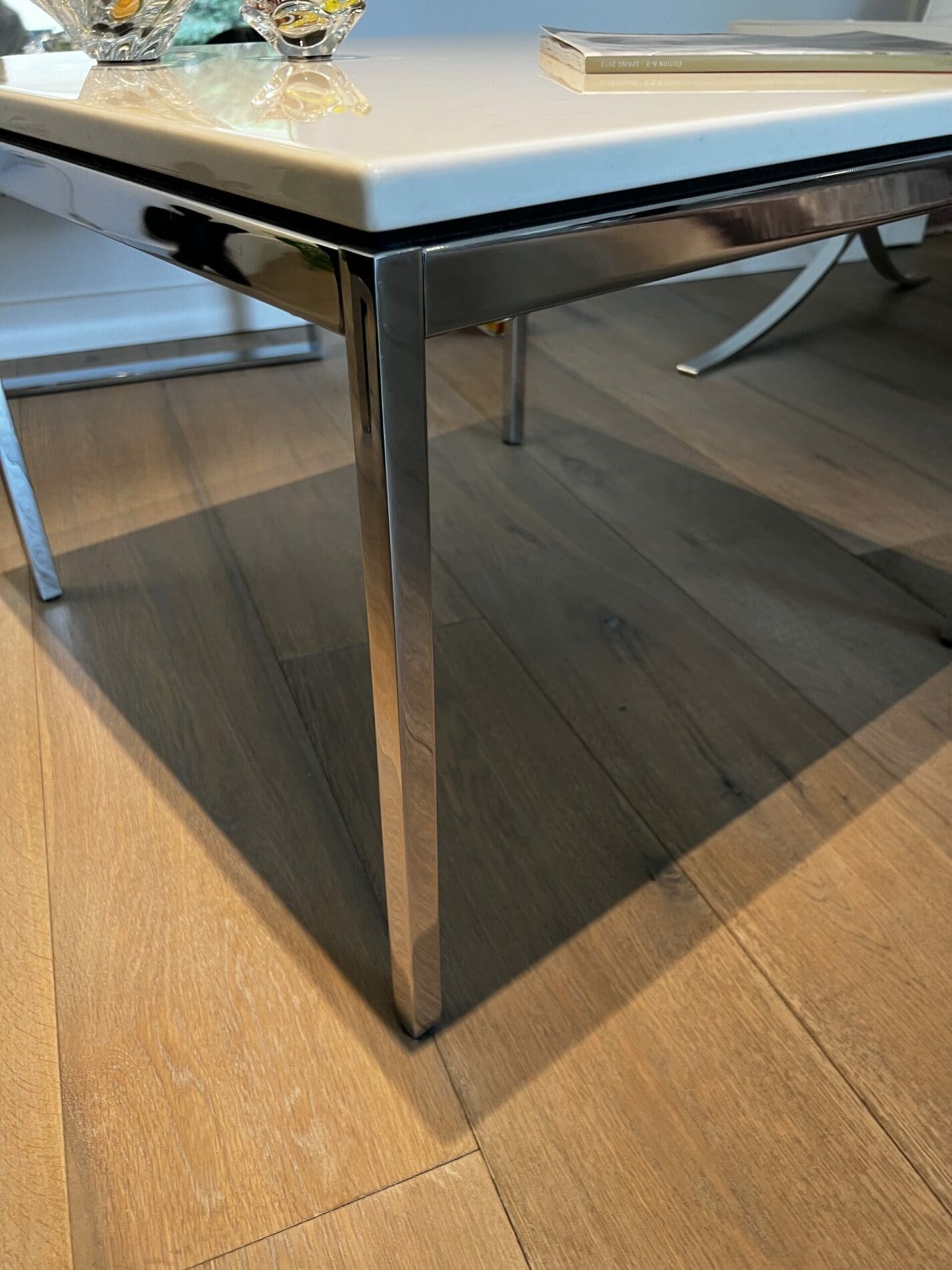 Tables Basses Florence Knoll en Acier Chromé et Marbre Blanc – 2012