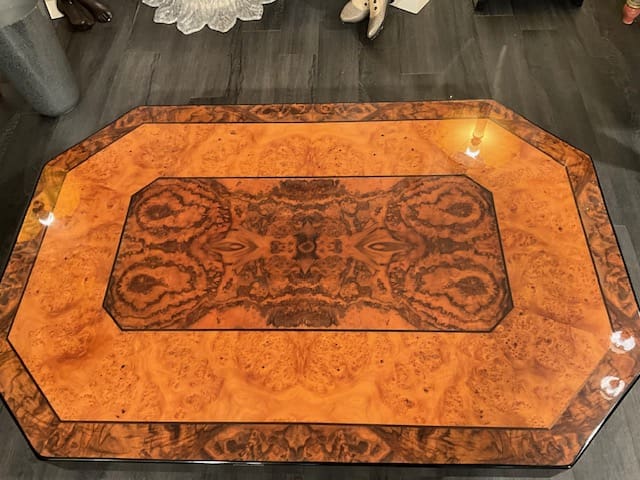 Table Basse Vintage en Loupe d&rsquo;Orme – Un Luxe de 1975