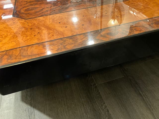 Table Basse Vintage en Loupe d&rsquo;Orme – Un Luxe de 1975