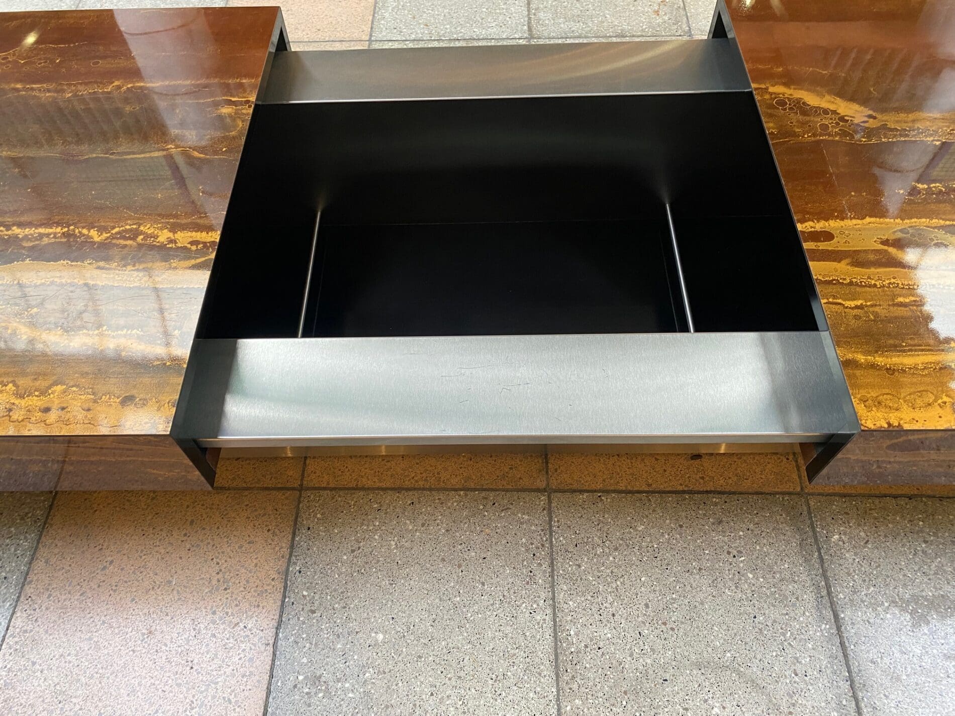 Table basse  Eruption Solaire – Guy Lefèvre Roche Bobois