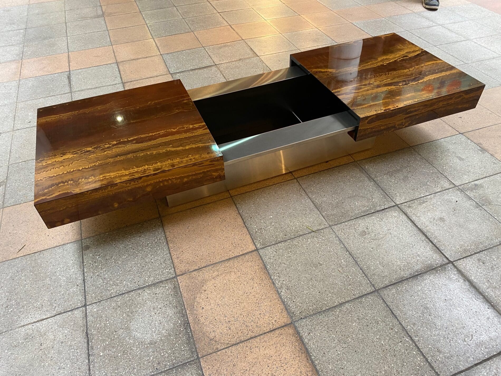 Table basse  Eruption Solaire – Guy Lefèvre Roche Bobois