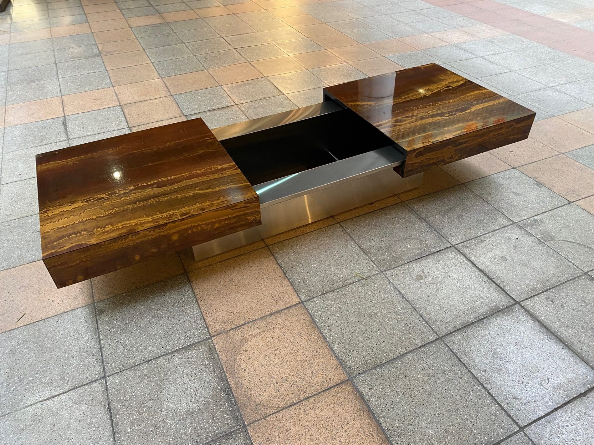 Table basse  Eruption Solaire – Guy Lefèvre Roche Bobois