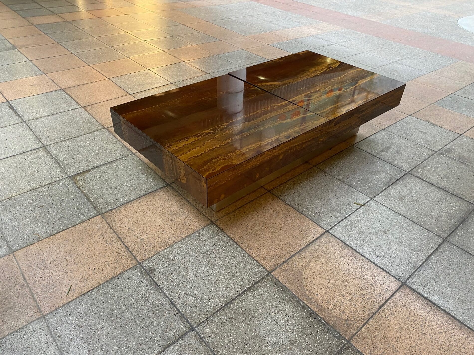 Table basse  Eruption Solaire – Guy Lefèvre Roche Bobois