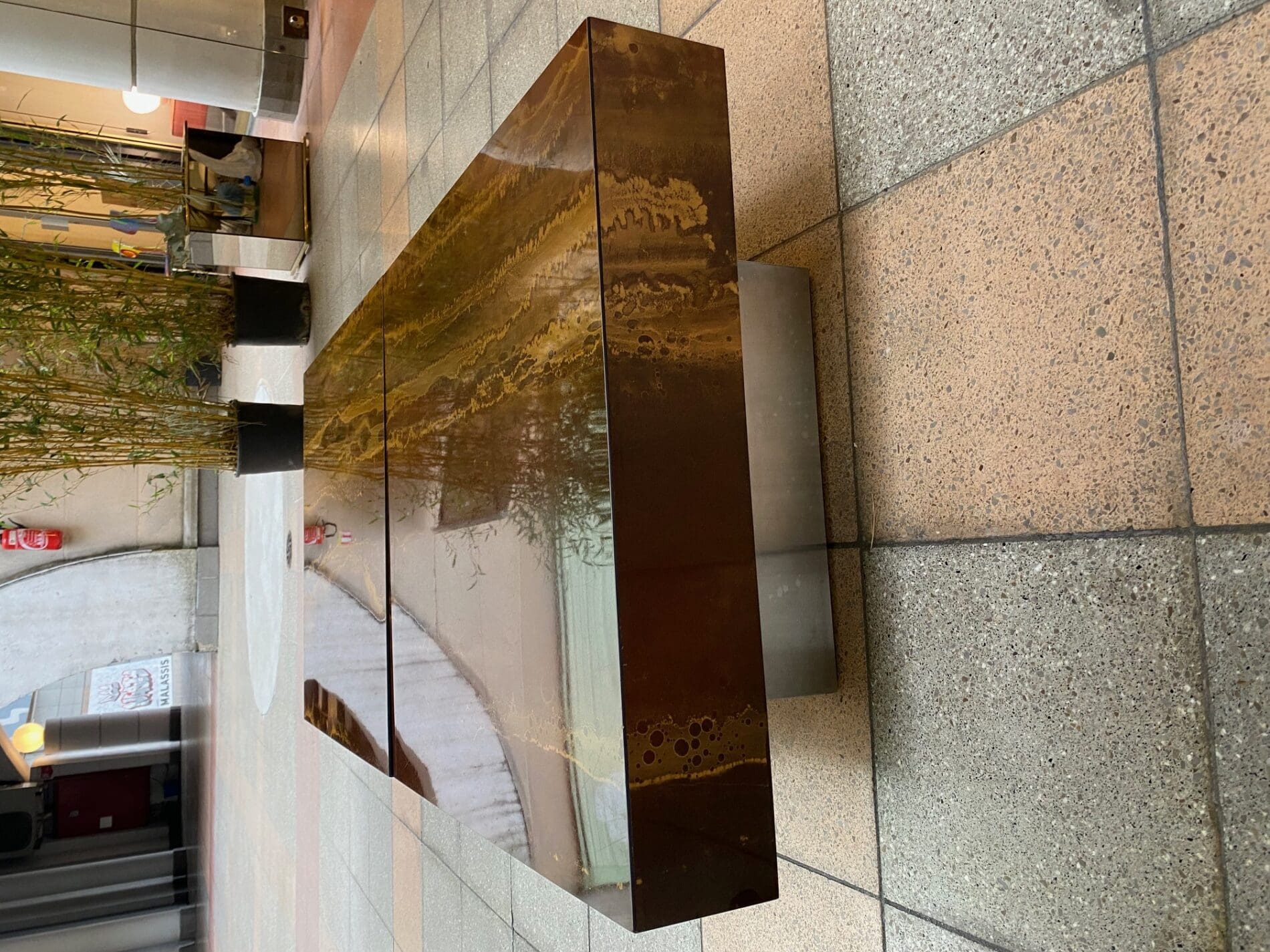 Table basse  Eruption Solaire – Guy Lefèvre Roche Bobois