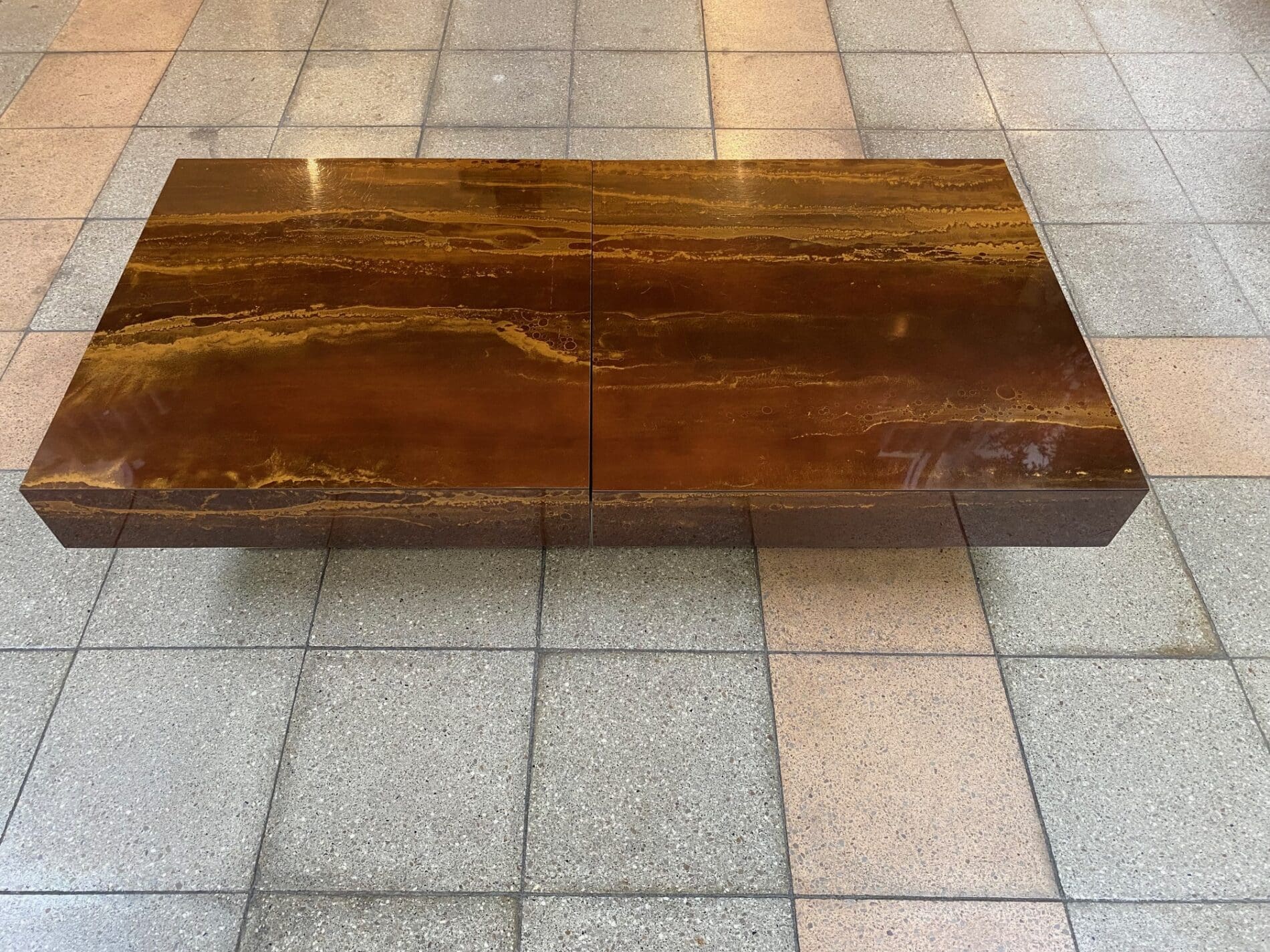 Table basse  Eruption Solaire – Guy Lefèvre Roche Bobois