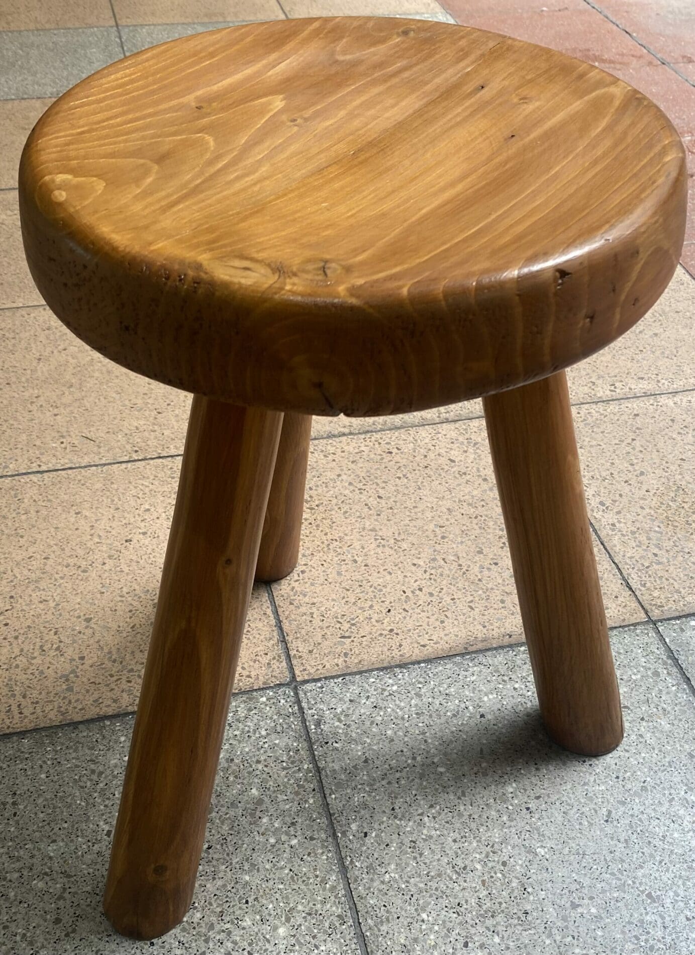 Tabouret « Massue » de Charlotte Perriand, 1966 – Ref : 4417/4