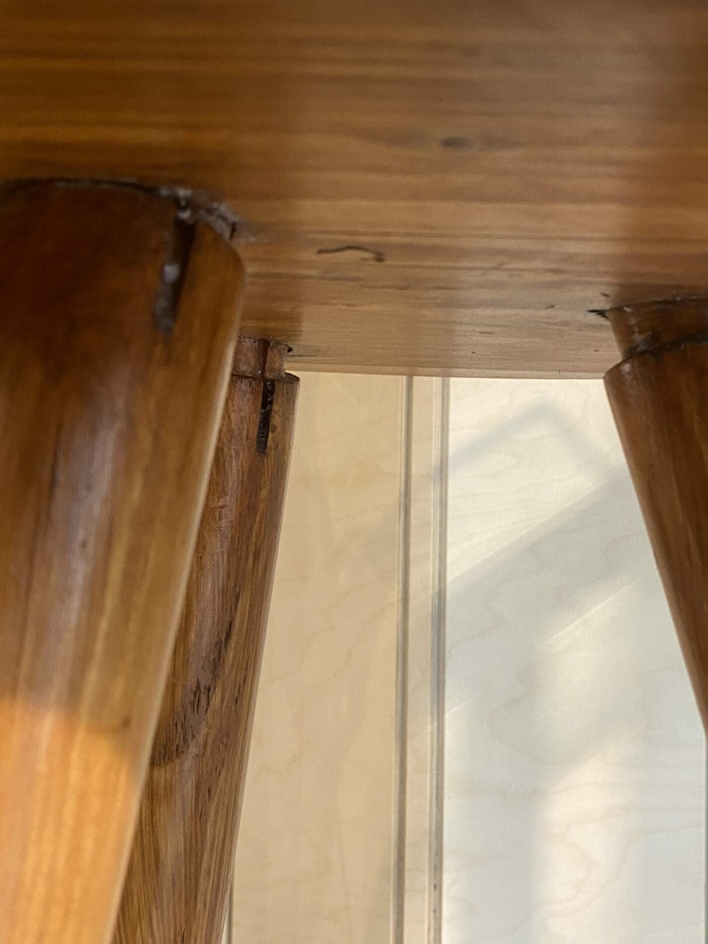 Tabouret « Massue » de Charlotte Perriand, 1966 – Ref : 4417/4