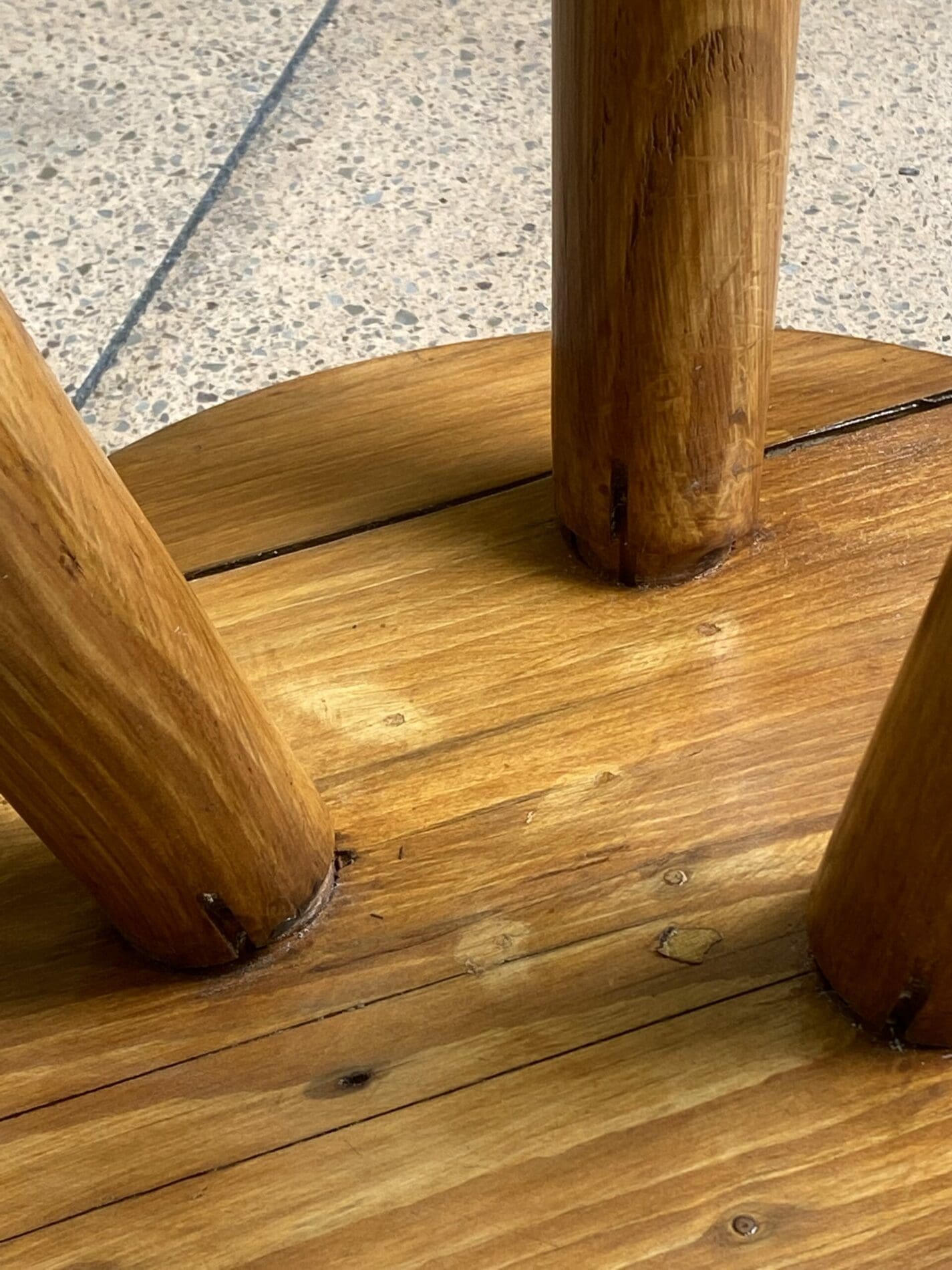 Tabouret « Massue » de Charlotte Perriand, 1966 – Ref : 4417/4