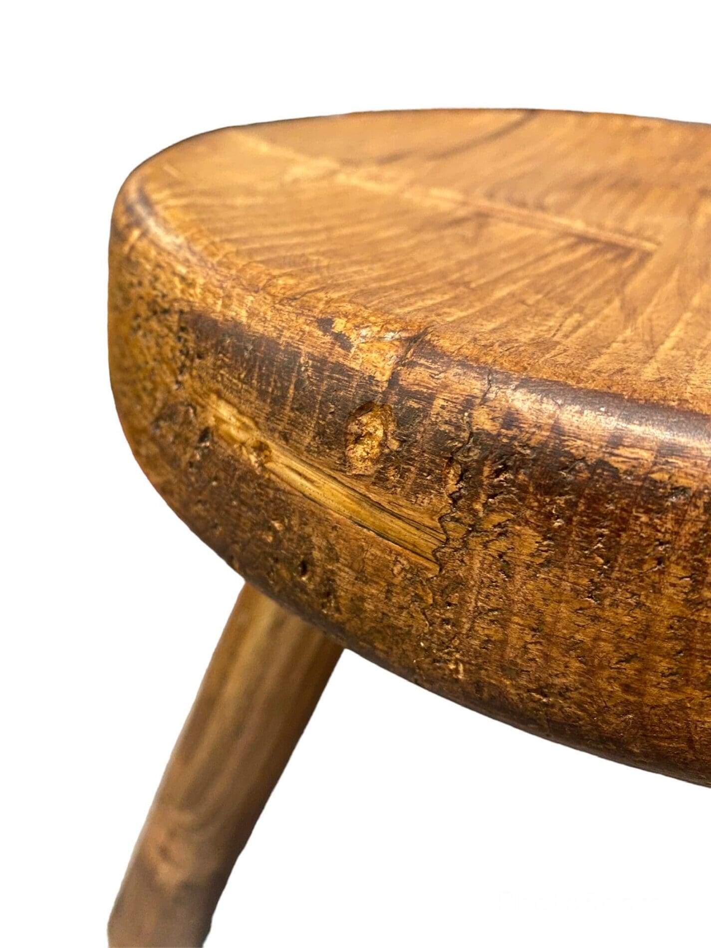 Tabouret tripode en pin par Charlotte Perriand