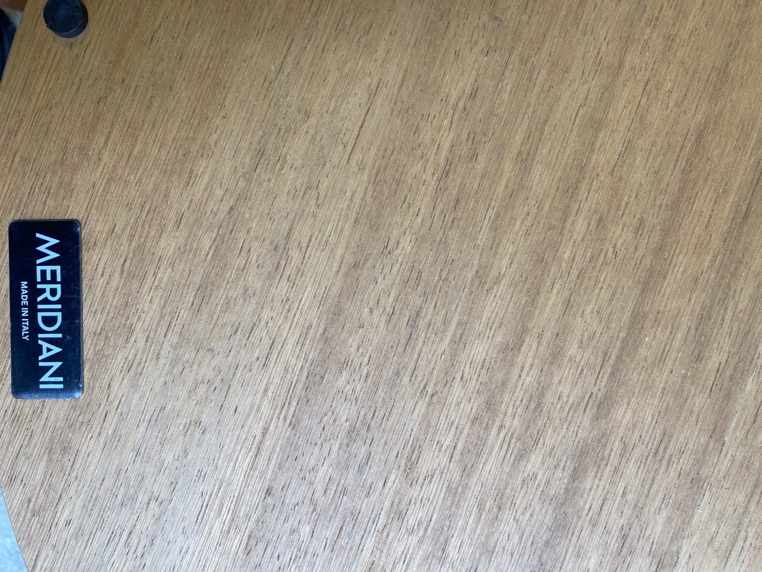 Table d’appoint Cône en Béton Fibré et Teck – Andrea Parisio