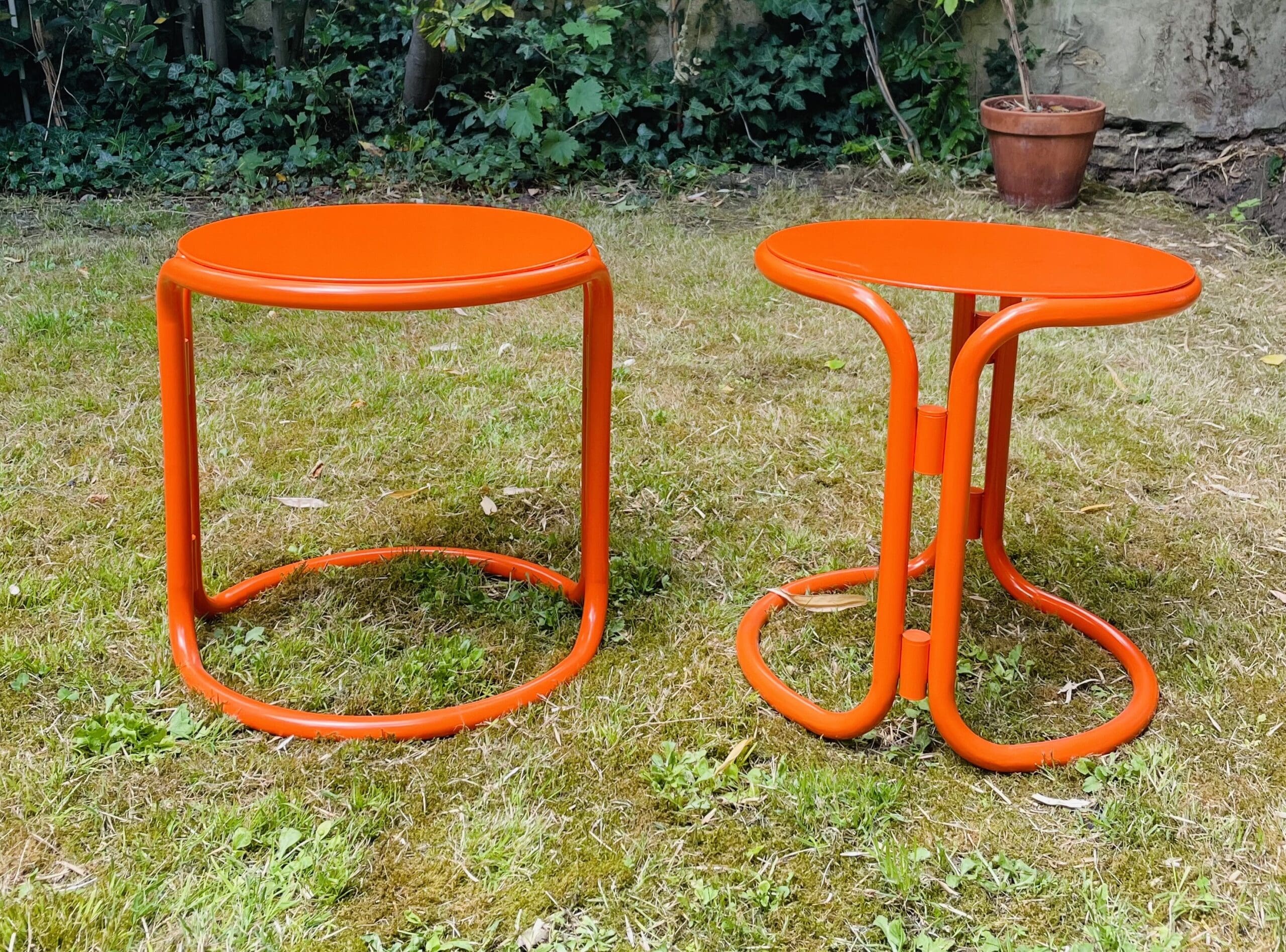 Gae Aulenti – Tabourets/Basses Tables Laquées Orange