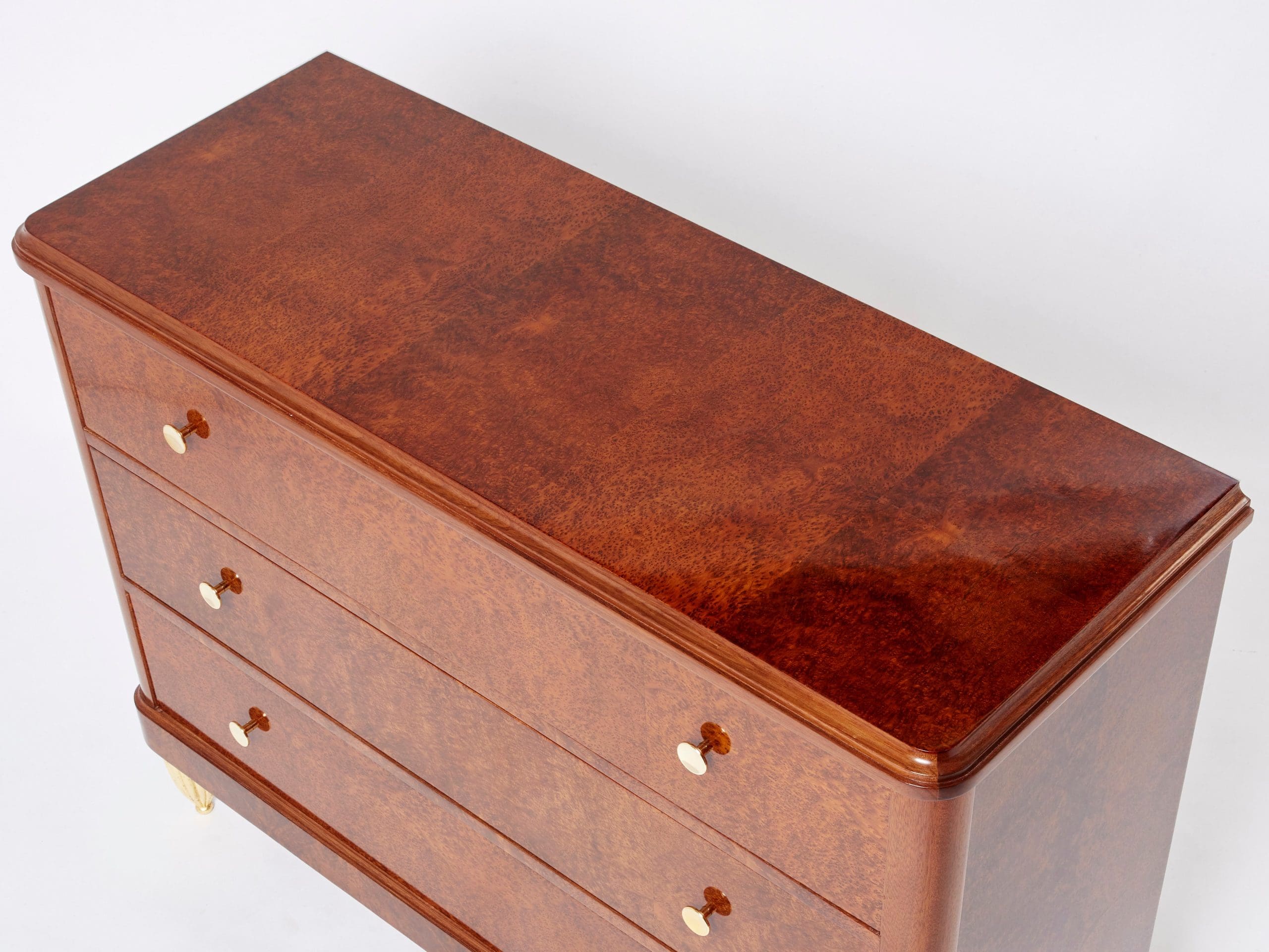 Commode Art Déco en Loupe d&rsquo;Amboyne, Attribuée à Maurice Dufrène, Années 1940