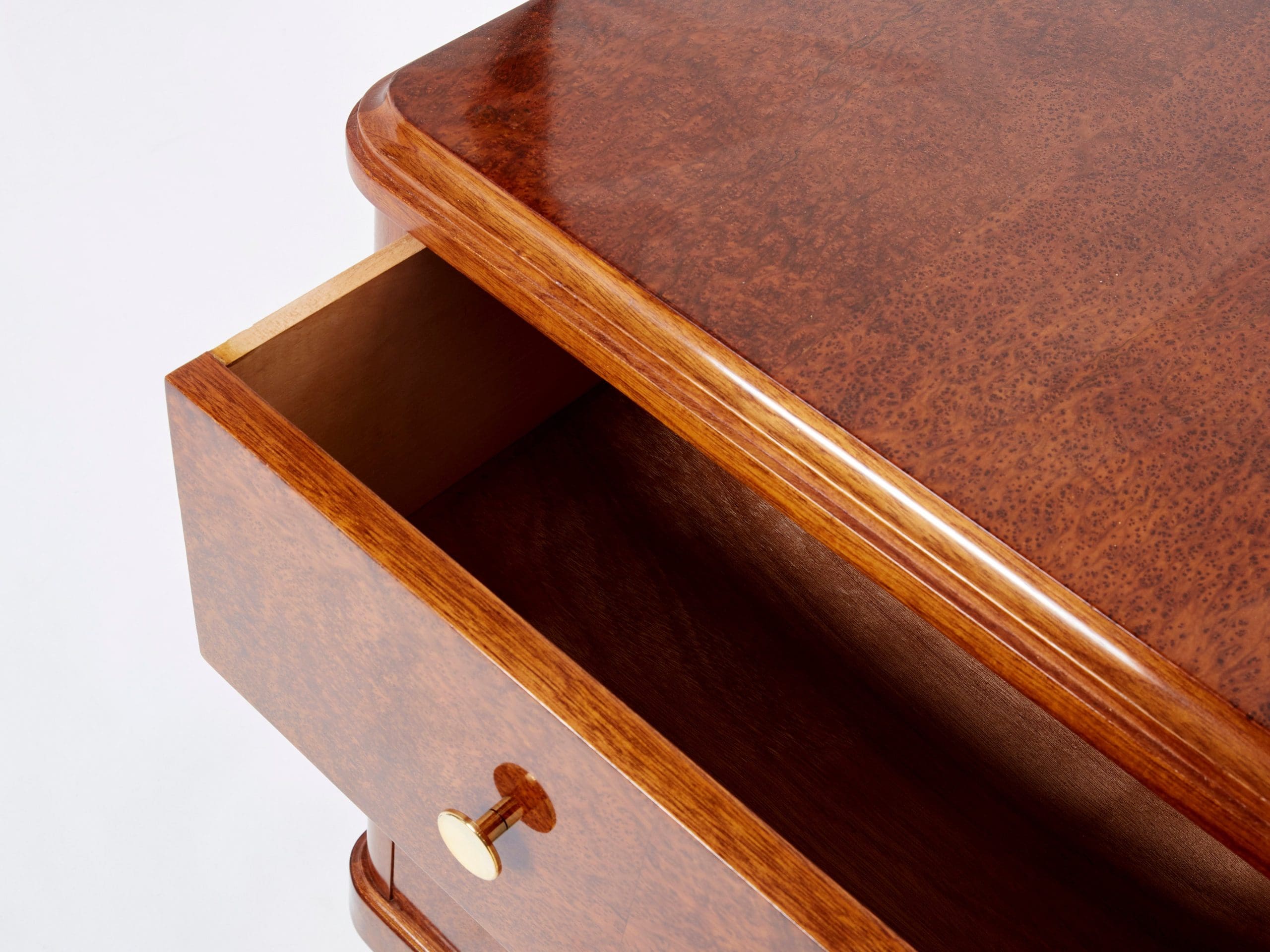 Commode Art Déco en Loupe d&rsquo;Amboyne, Attribuée à Maurice Dufrène, Années 1940