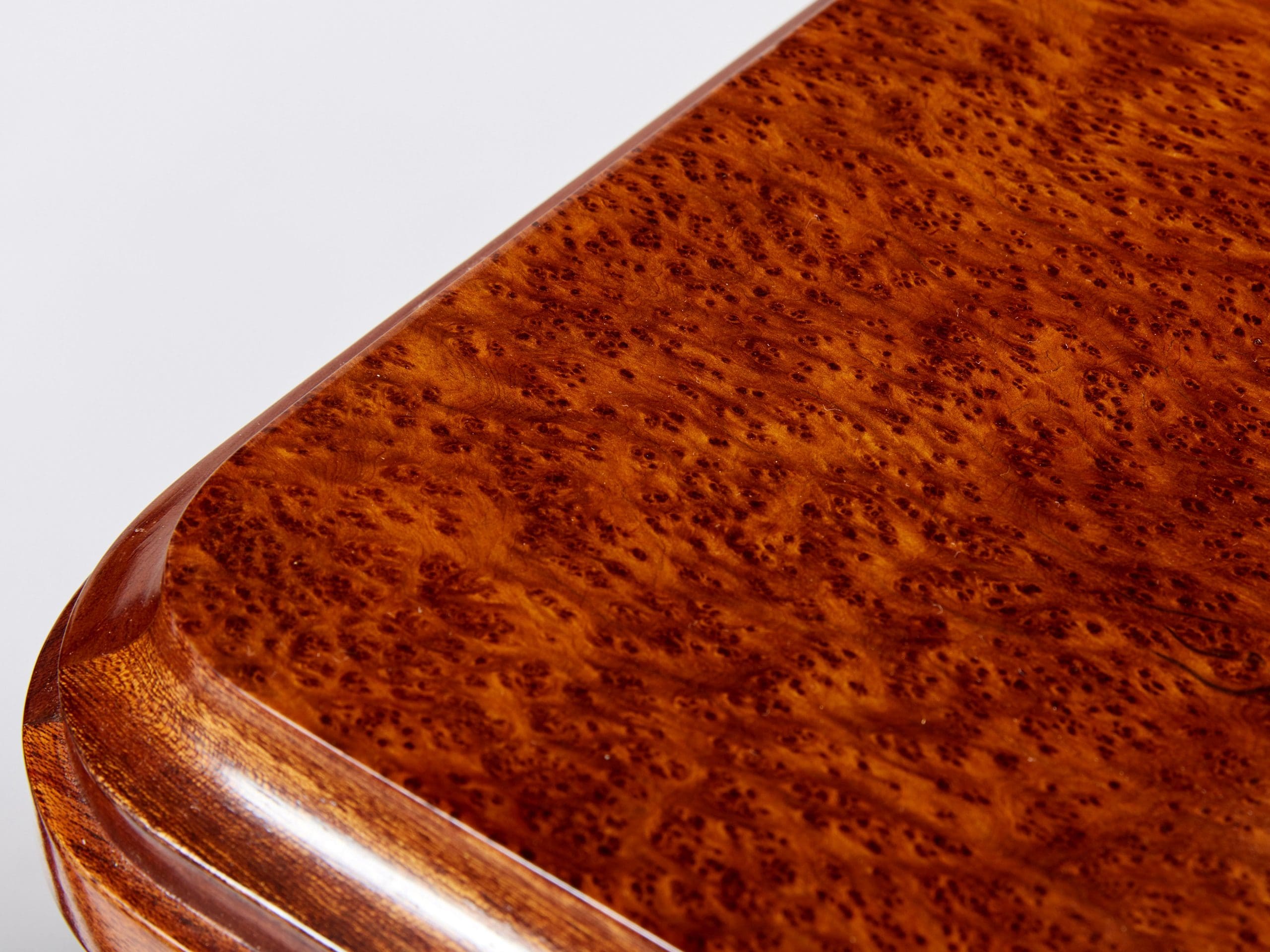 Commode Art Déco en Loupe d&rsquo;Amboyne, Attribuée à Maurice Dufrène, Années 1940