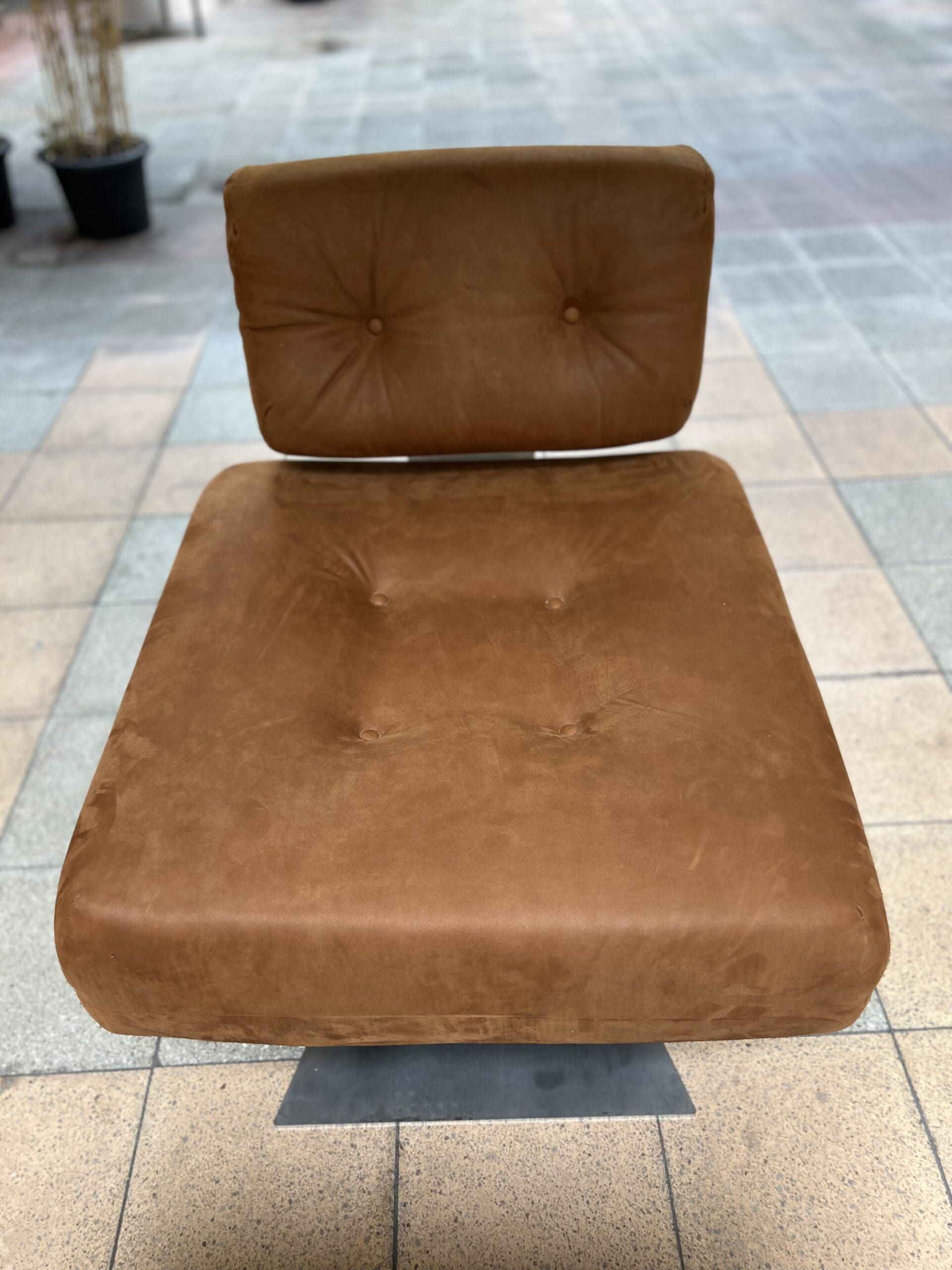 Fauteuil Alta d&rsquo;Oscar Niemeyer : Ensemble Iconique avec Ottoman (1974)