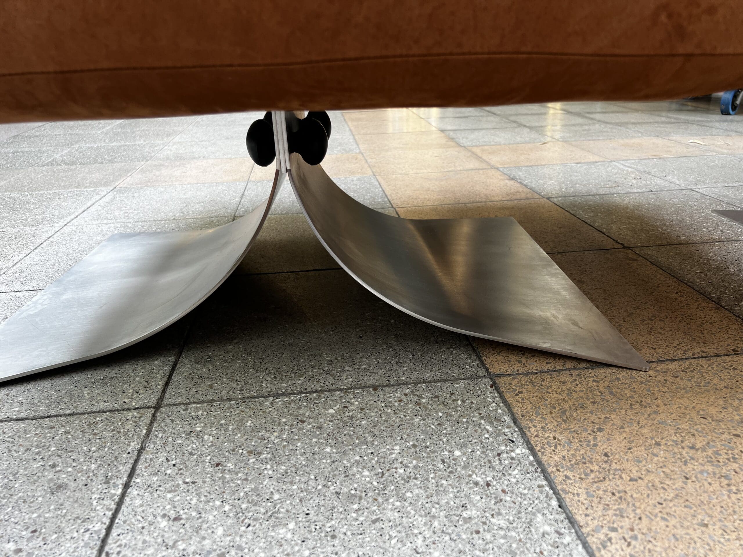 Fauteuil Alta d&rsquo;Oscar Niemeyer : Ensemble Iconique avec Ottoman (1974)