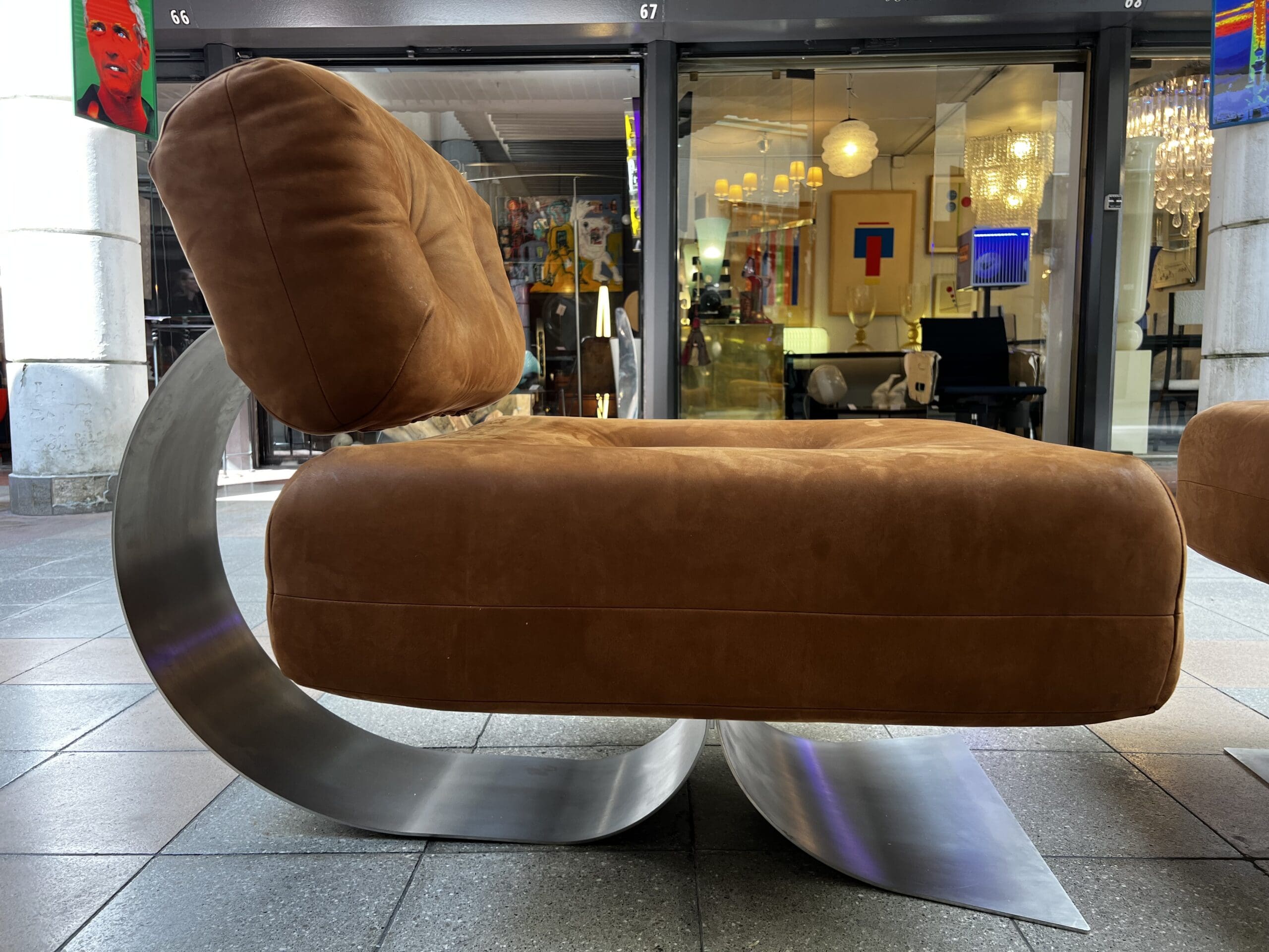 Fauteuil Alta d&rsquo;Oscar Niemeyer : Ensemble Iconique avec Ottoman (1974)
