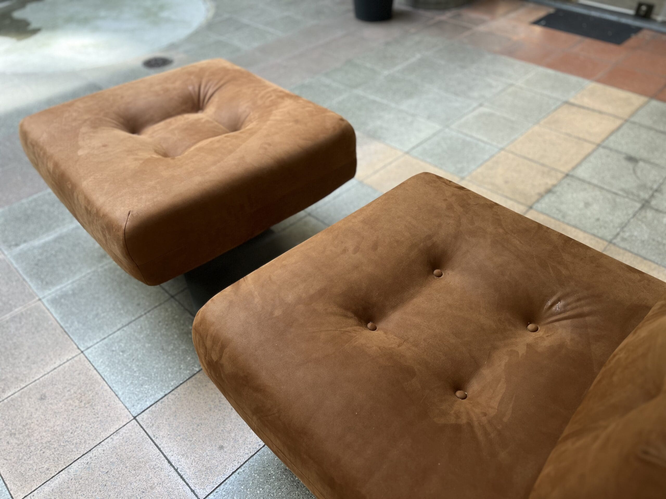 Fauteuil Alta d&rsquo;Oscar Niemeyer : Ensemble Iconique avec Ottoman (1974)