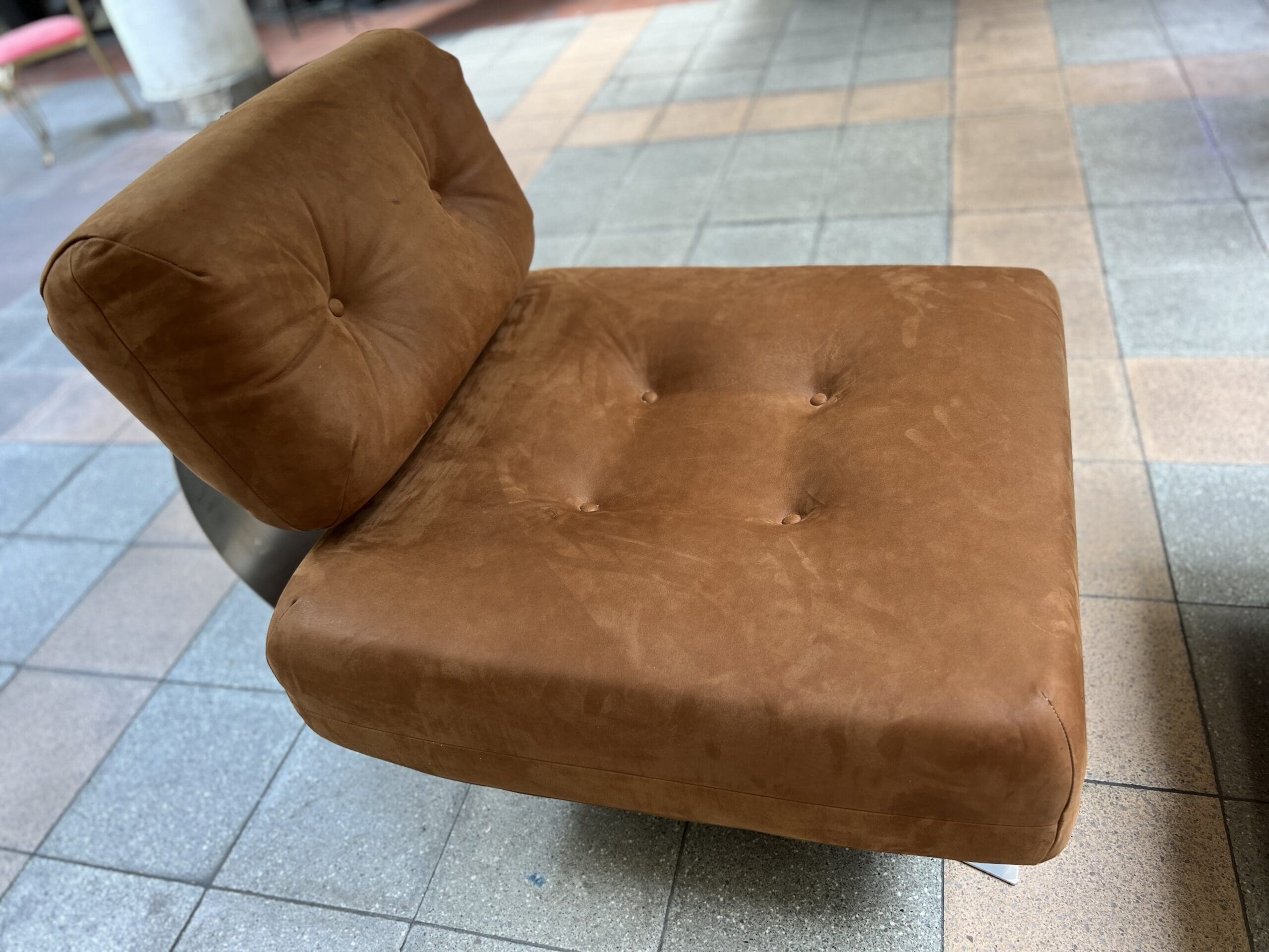 Fauteuil Alta d&rsquo;Oscar Niemeyer : Ensemble Iconique avec Ottoman (1974)