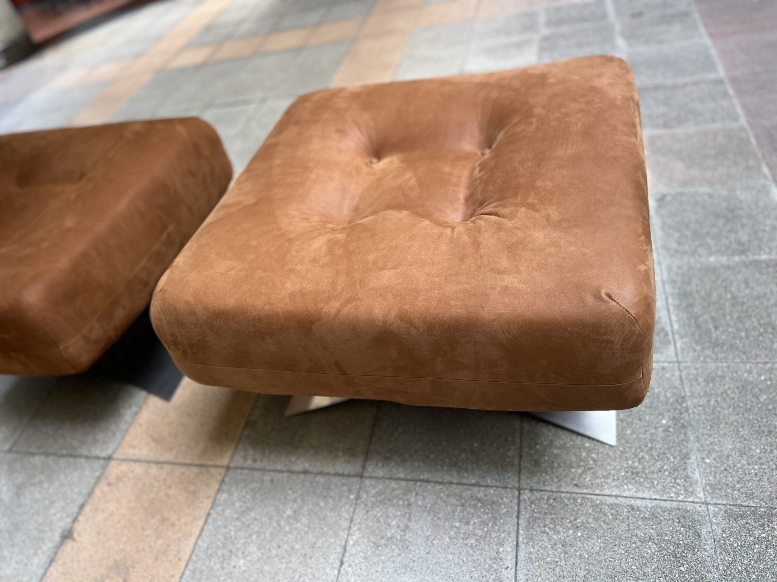 Fauteuil Alta d&rsquo;Oscar Niemeyer : Ensemble Iconique avec Ottoman (1974)
