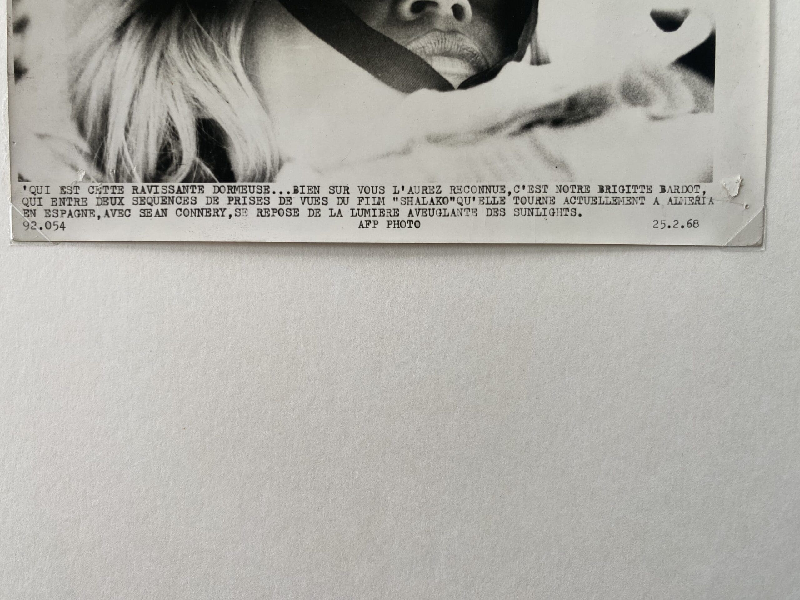 Photographie de Presse AFP : Brigitte Bardot sur le tournage de « Shalako », 1968