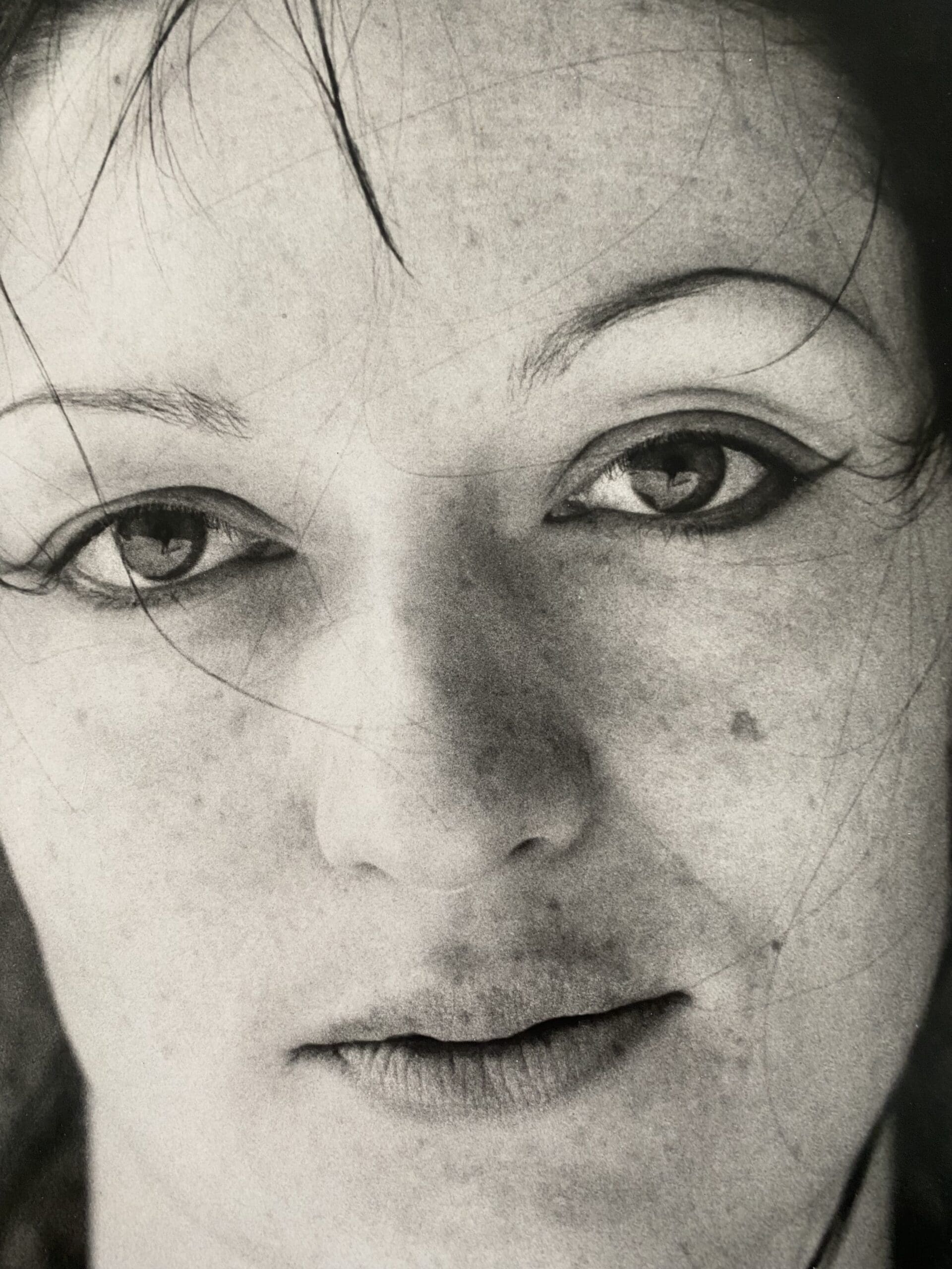 Portrait « Please don&rsquo;t smile » par Frank Horvat, 1978