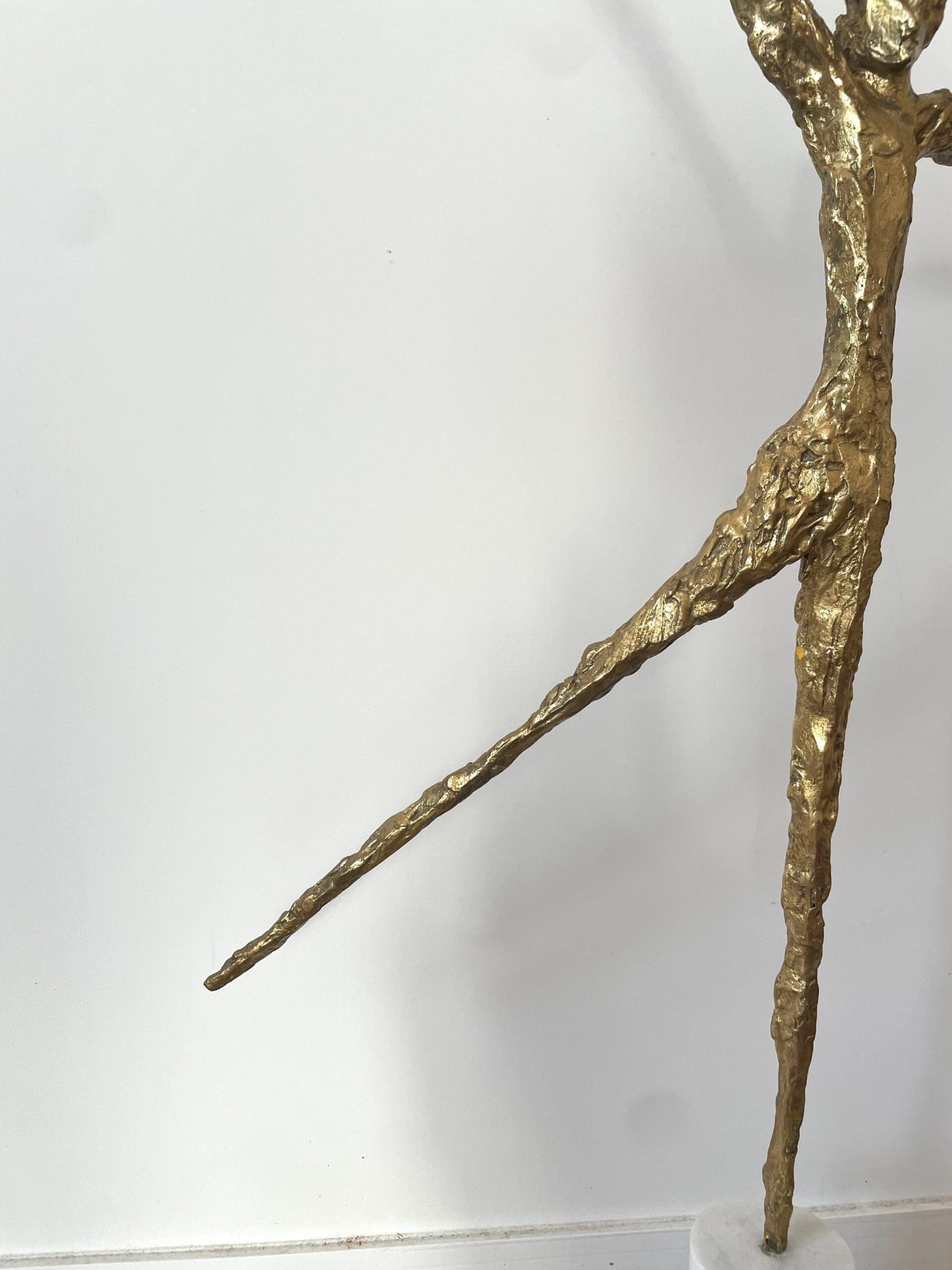 Sculpture Félix Agostini, Rare Création en Résine Dorée (circa 1960)