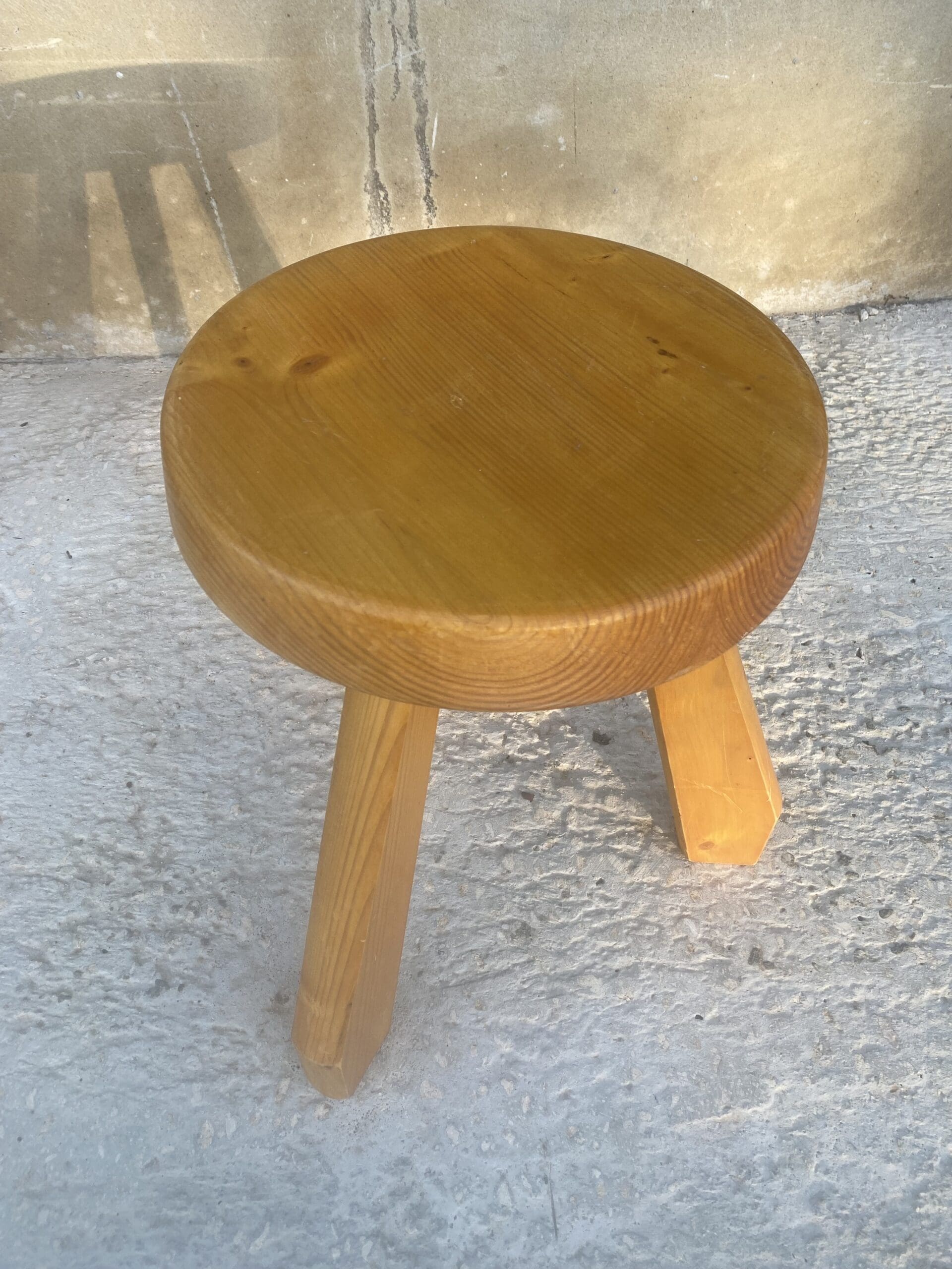 Tabouret « Sandoz » par Charlotte Perriand pour Les Arcs (1969)