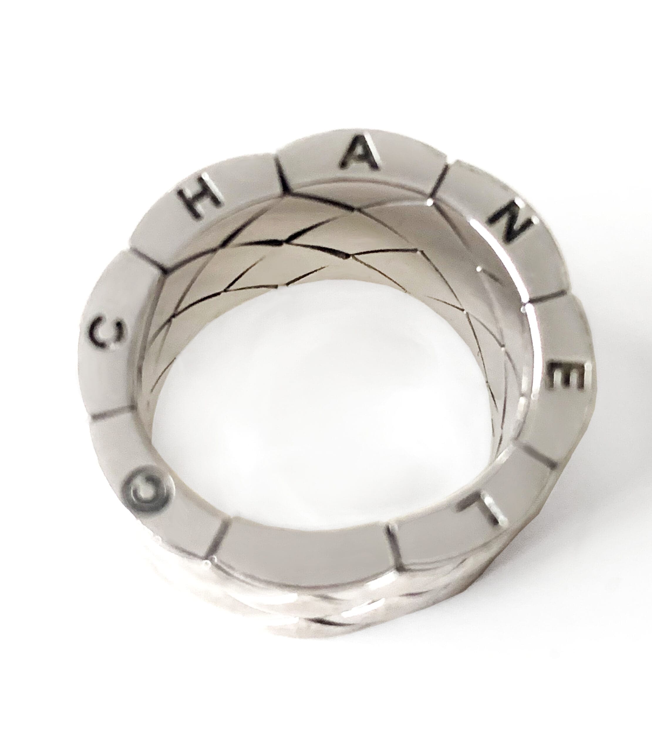 Bague Chanel Coco Crush d’occasion en or blanc